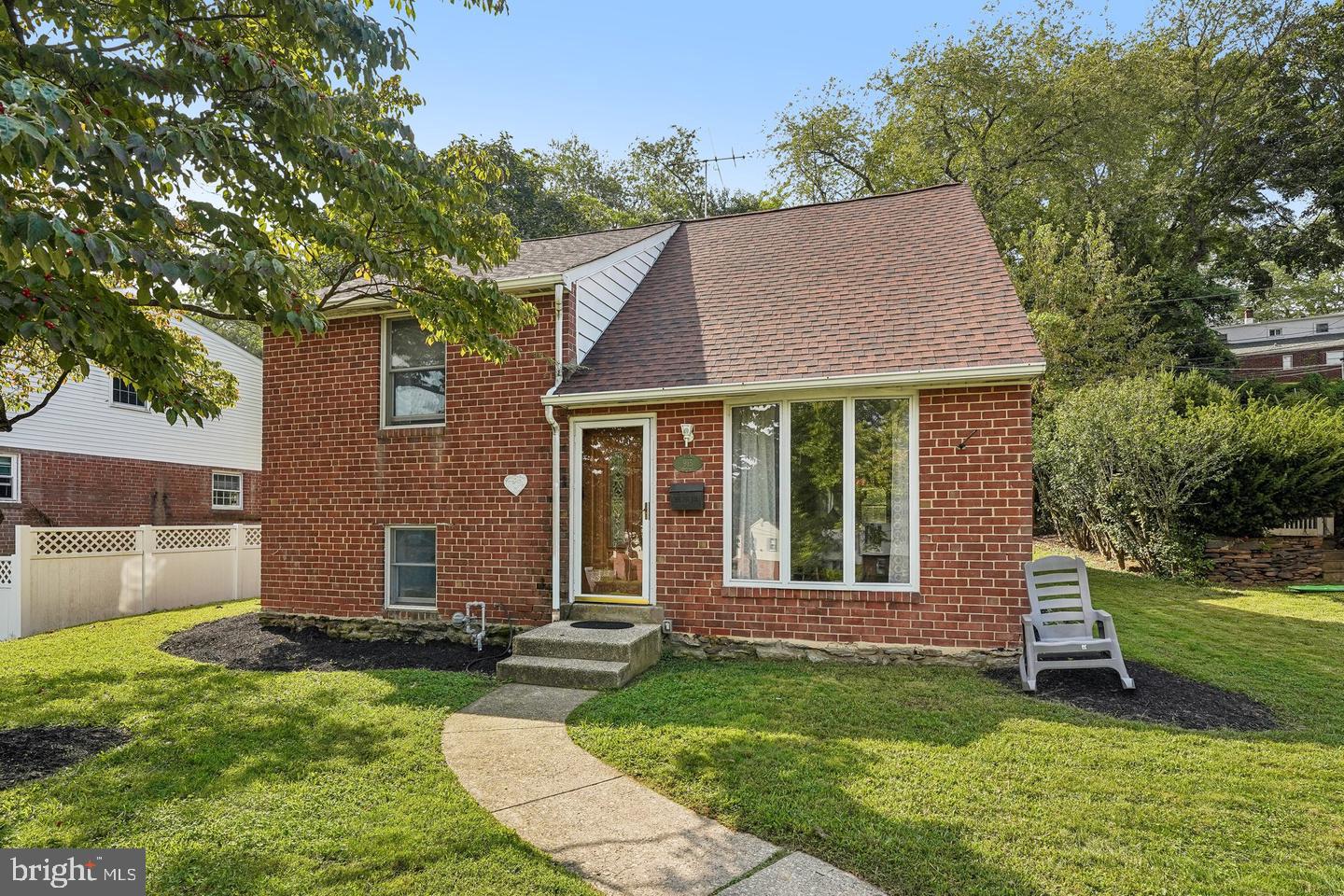 915 Lomond Ln, Philadelphia, PA 19128 photo