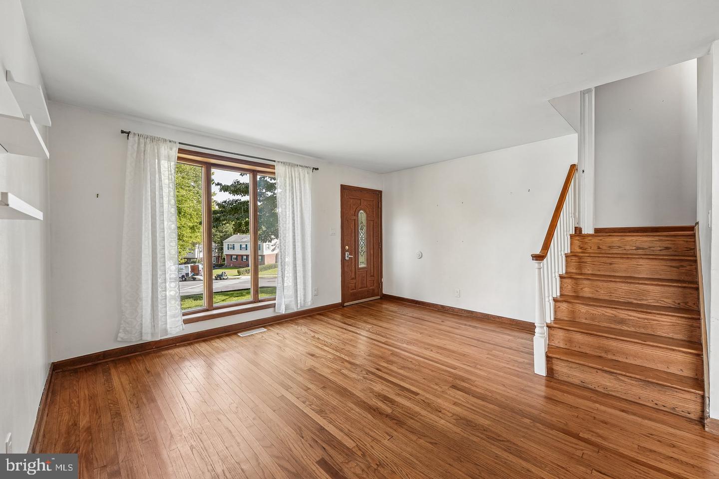 915 Lomond Ln, Philadelphia, PA 19128 photo