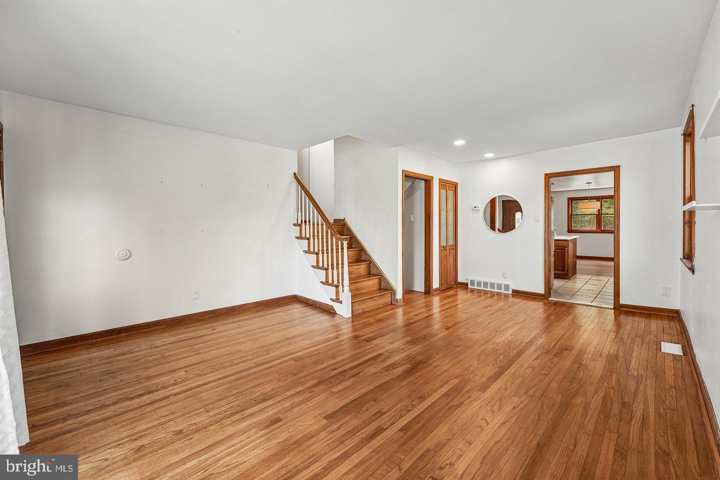 915 Lomond Ln, Philadelphia, PA 19128 photo