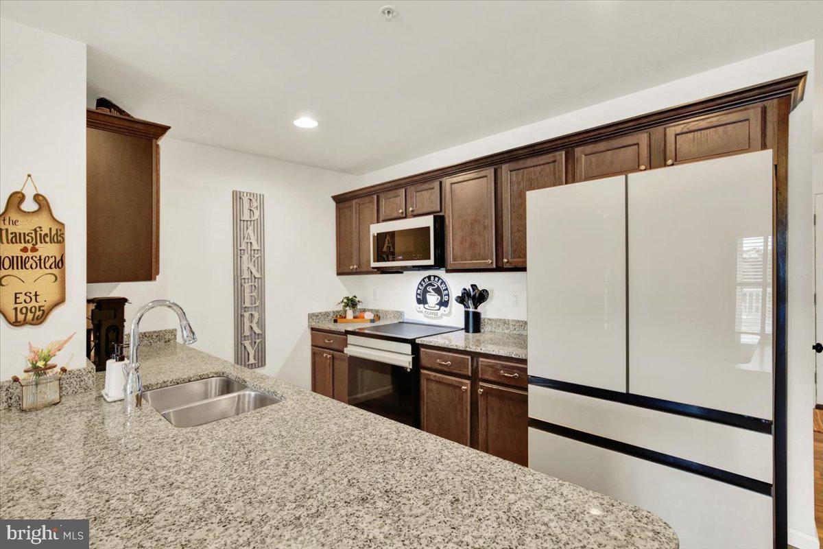 219 Lakeside Xing, Mount Joy, PA 17552 photo