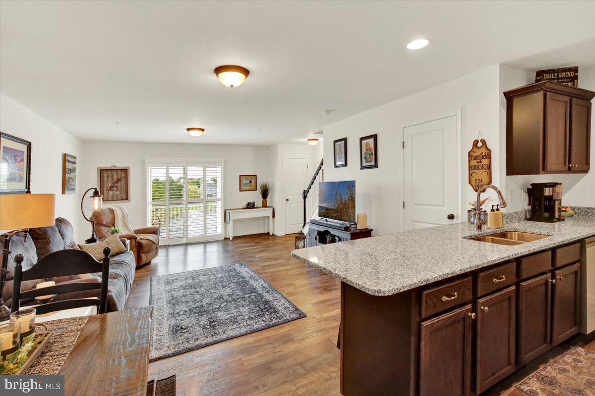 219 Lakeside Xing, Mount Joy, PA 17552 photo