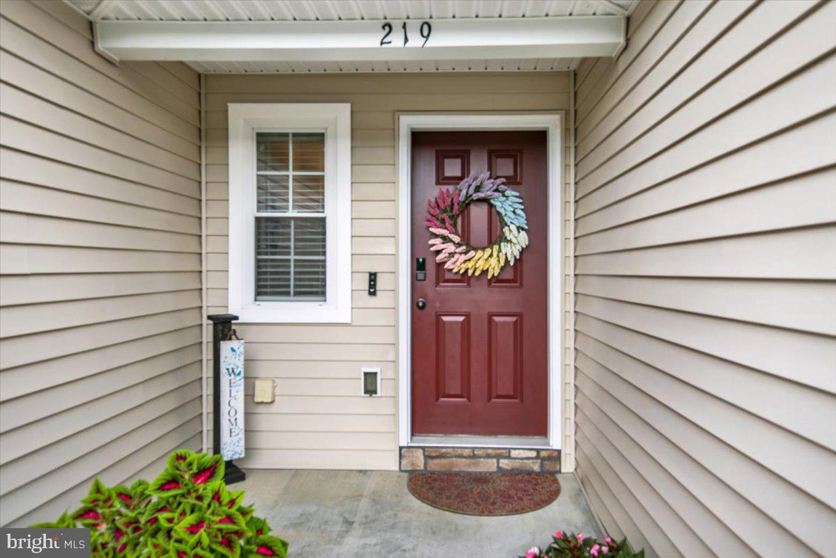 219 Lakeside Xing, Mount Joy, PA 17552 photo