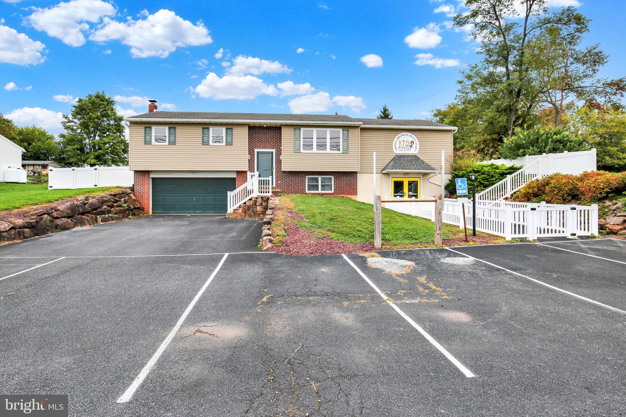 2740 Reading Rd, Reinholds, PA 17569