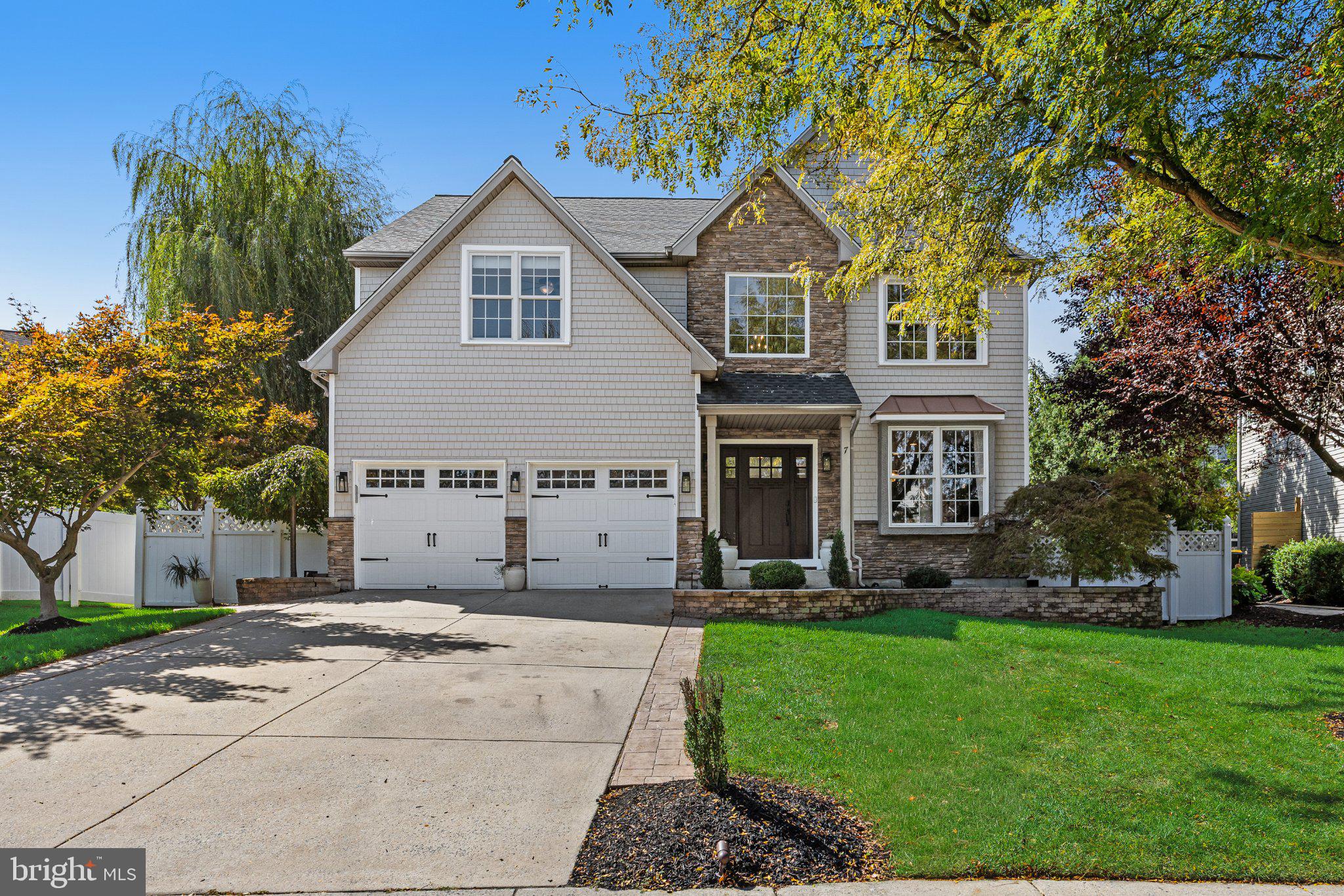 7 Woodyfield Ln, Delran, NJ 08075