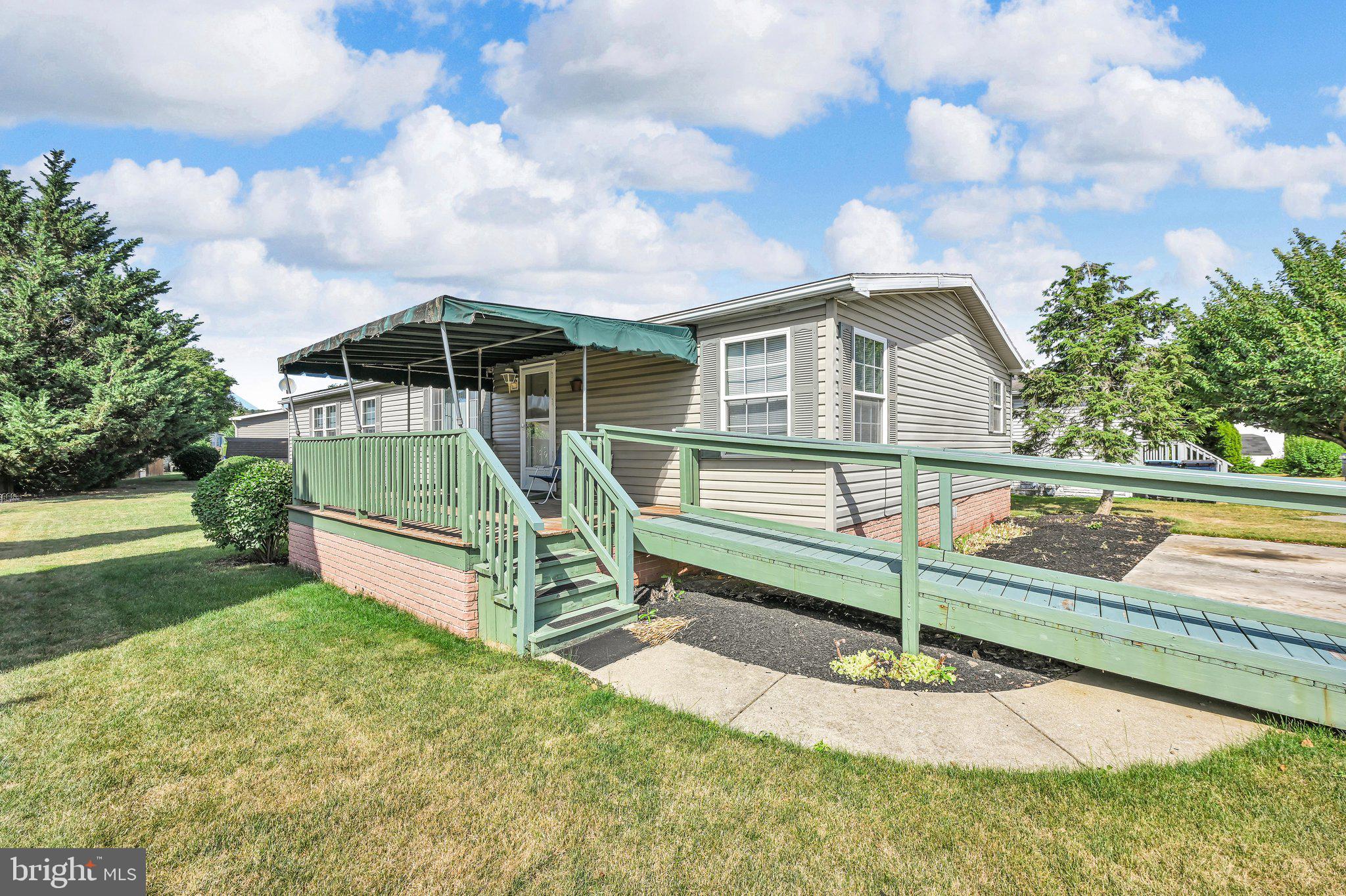 379 W Spruce St, Palmyra, PA 17078 photo