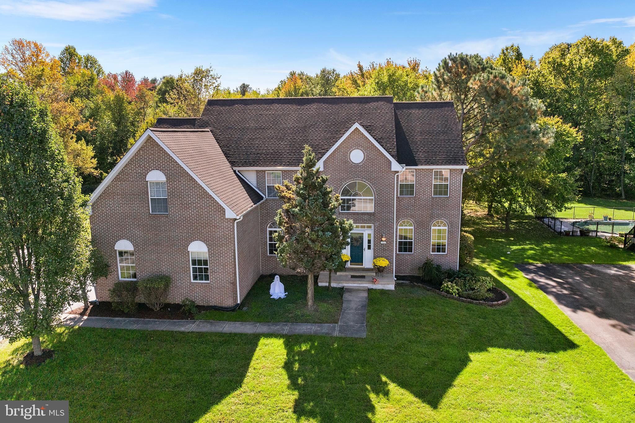 327 Meadow Glen Dr, Bear, DE 19701