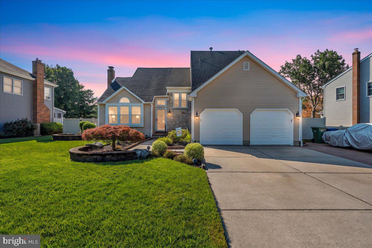 14 Abbotsford Dr, Marlton, NJ 08053