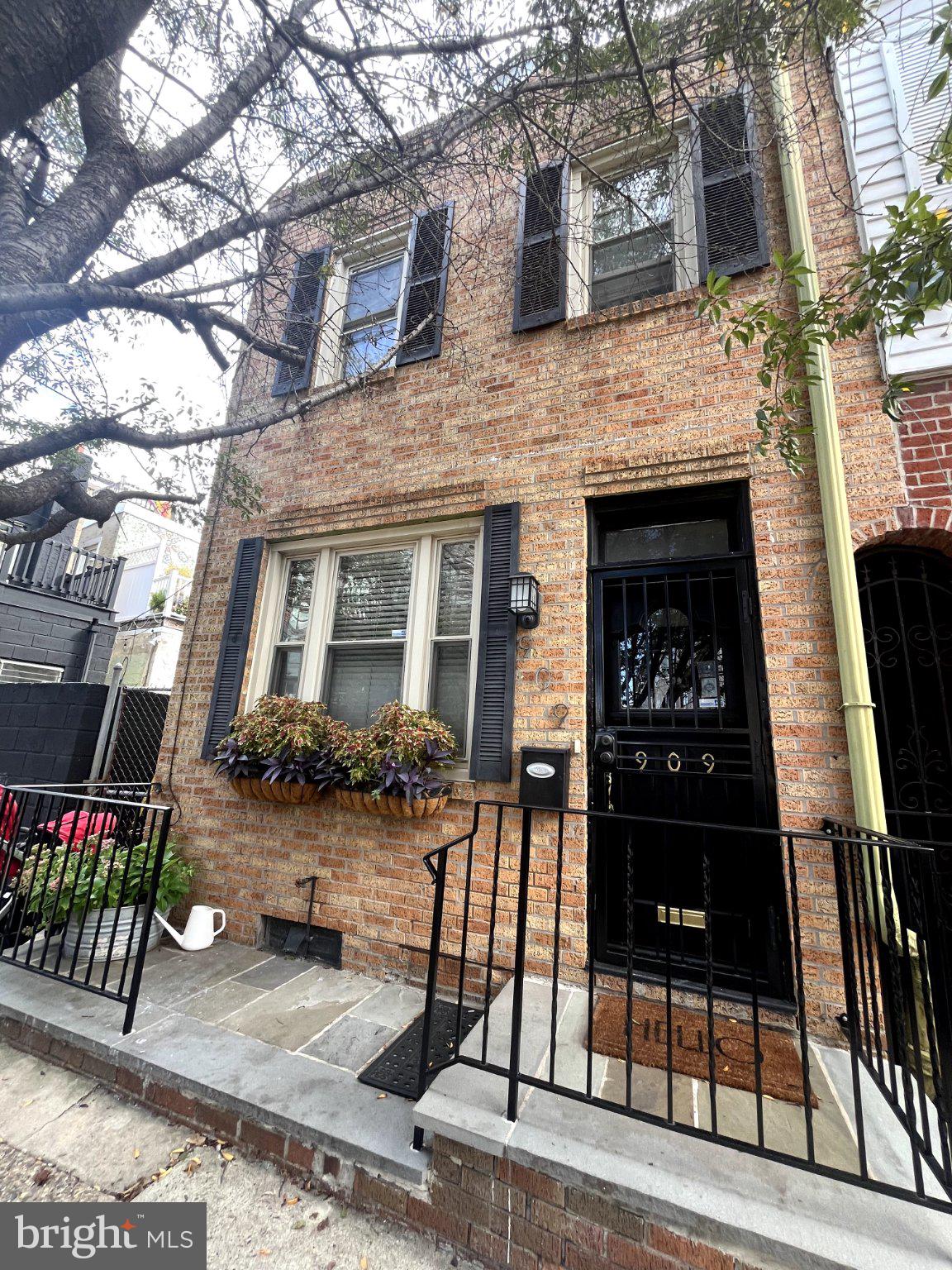 909 3rd St, Philadelphia, PA 19147