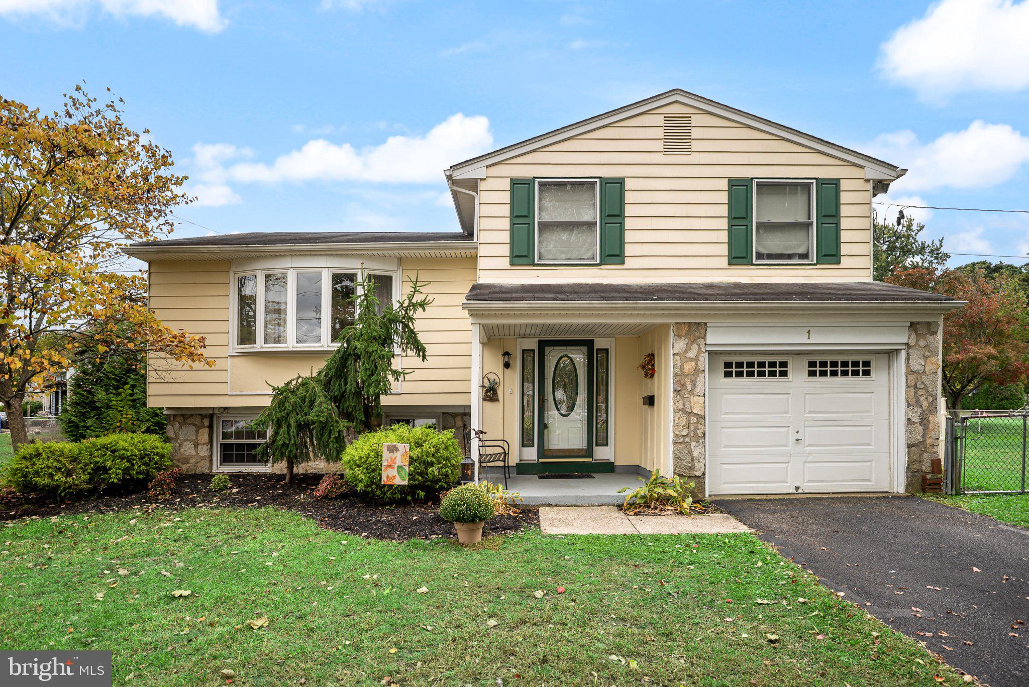 1 Tomahawk Dr, Marlton, NJ 08053