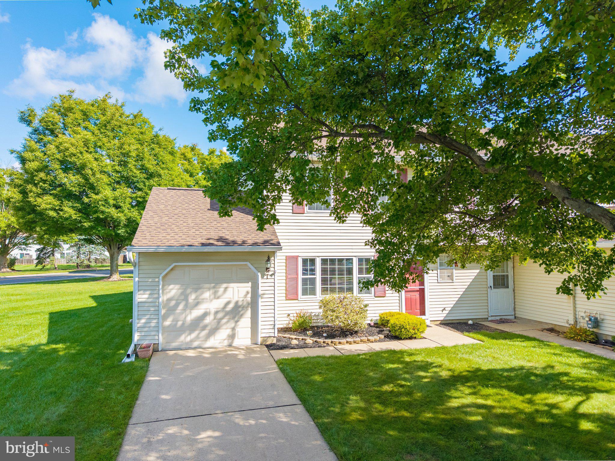 7 Norfolk Ct, Bordentown, NJ 08505 photo