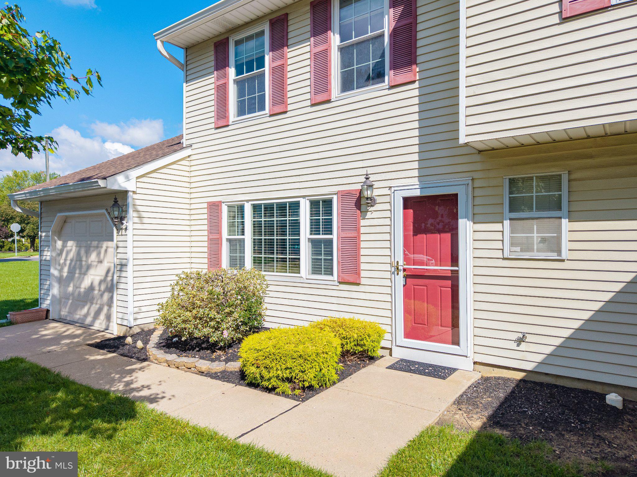 7 Norfolk Ct, Bordentown, NJ 08505 photo