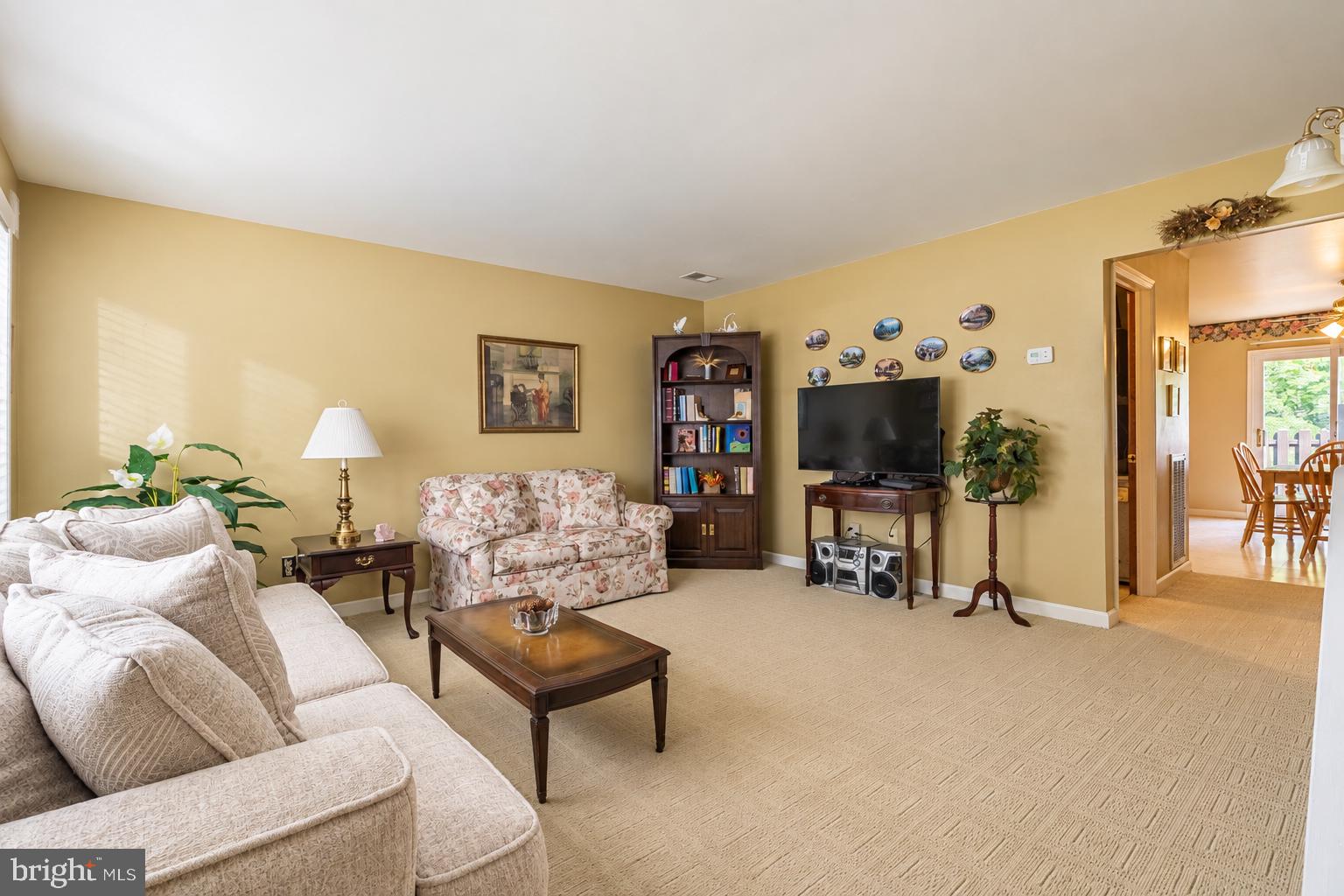7 Norfolk Ct, Bordentown, NJ 08505 photo