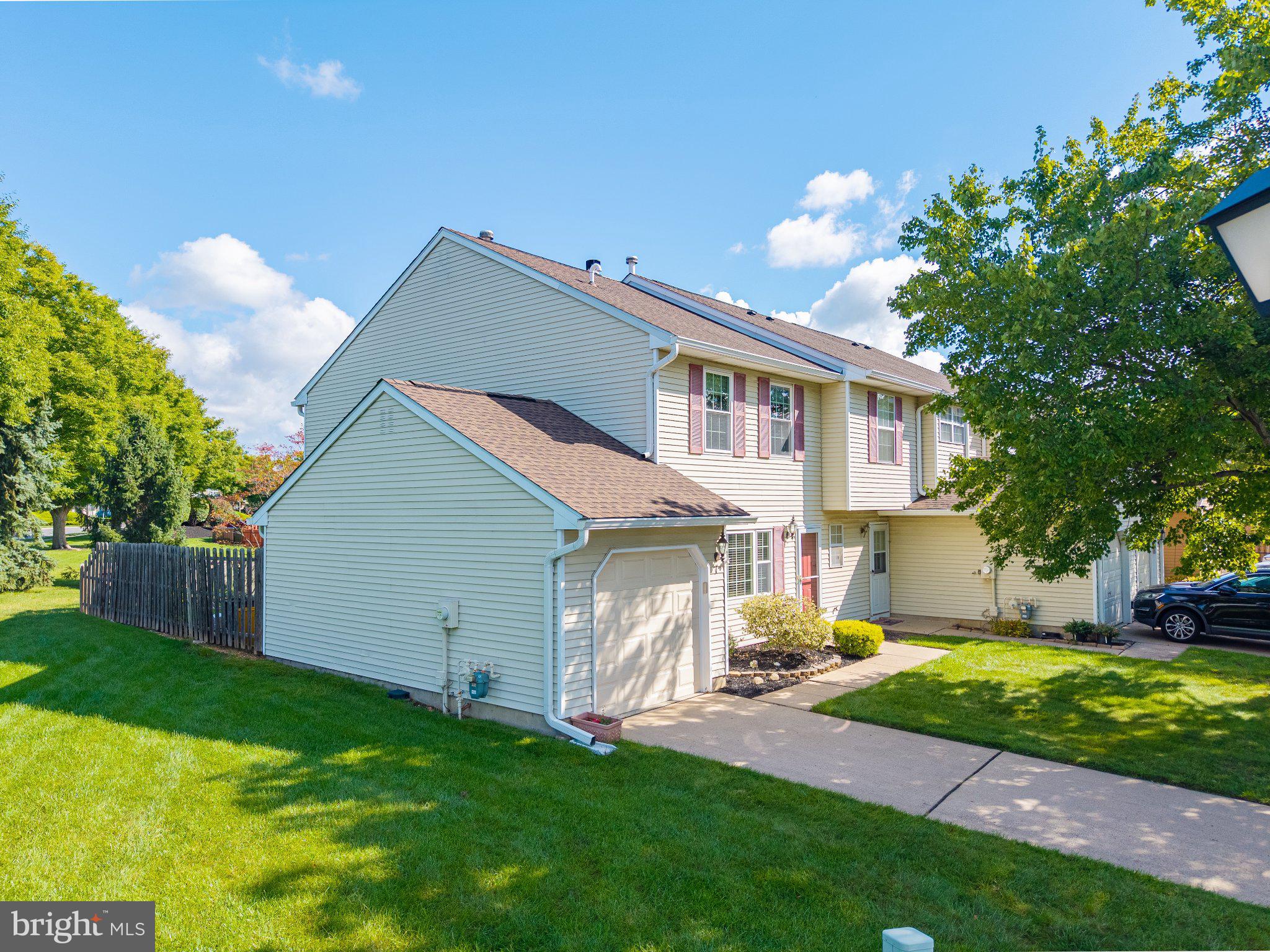 7 Norfolk Ct, Bordentown, NJ 08505 photo