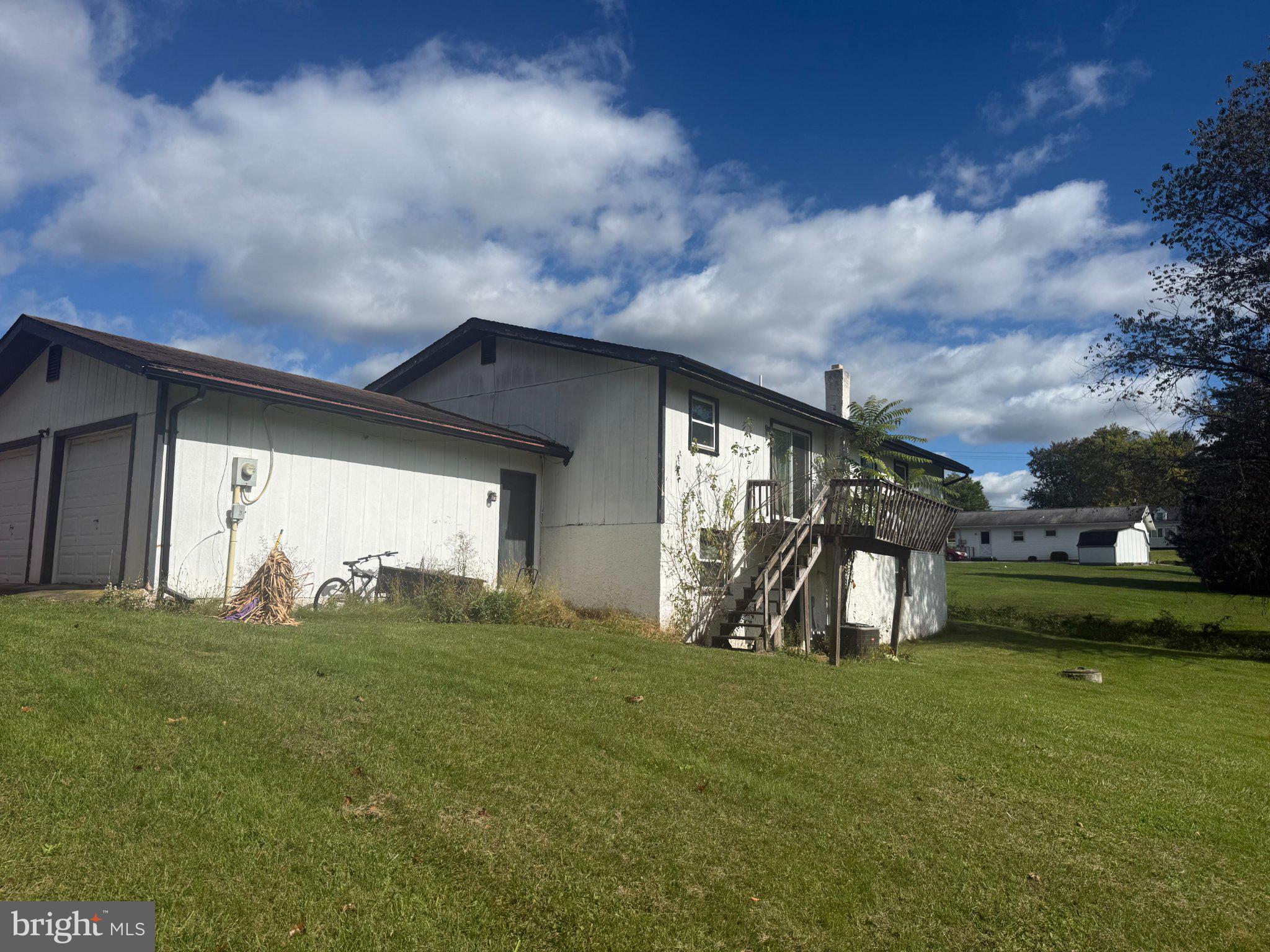 20 Thompson Dr, Boyertown, PA 19512 photo