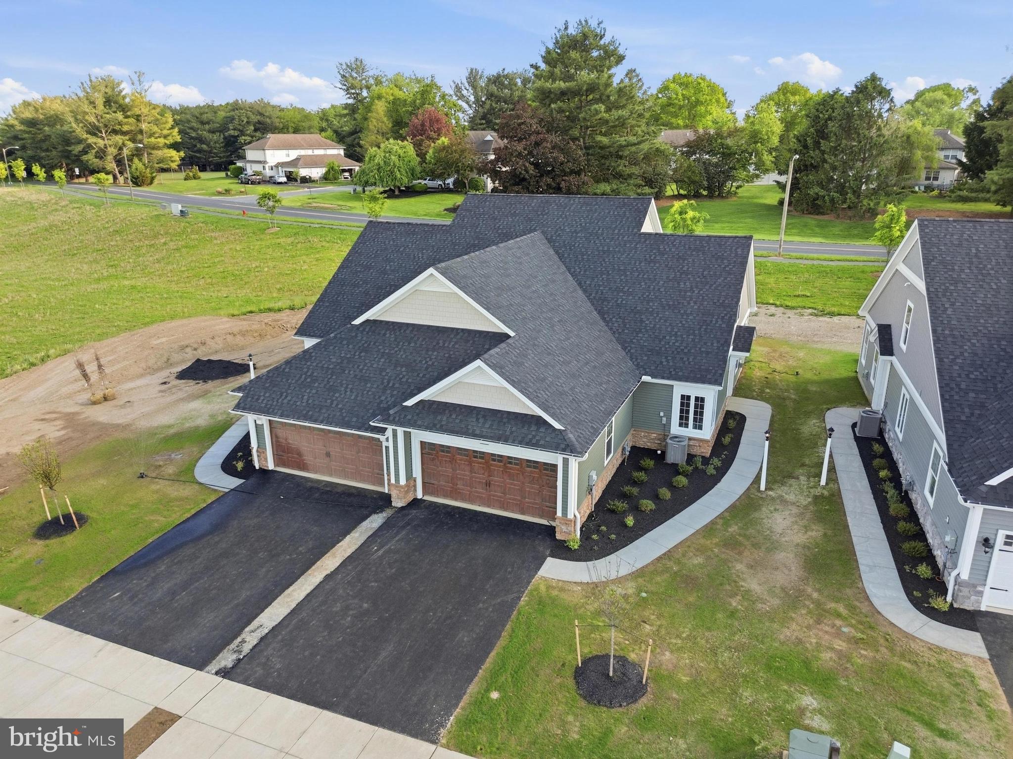221 Bellaride Ln, Millersville, PA 17551