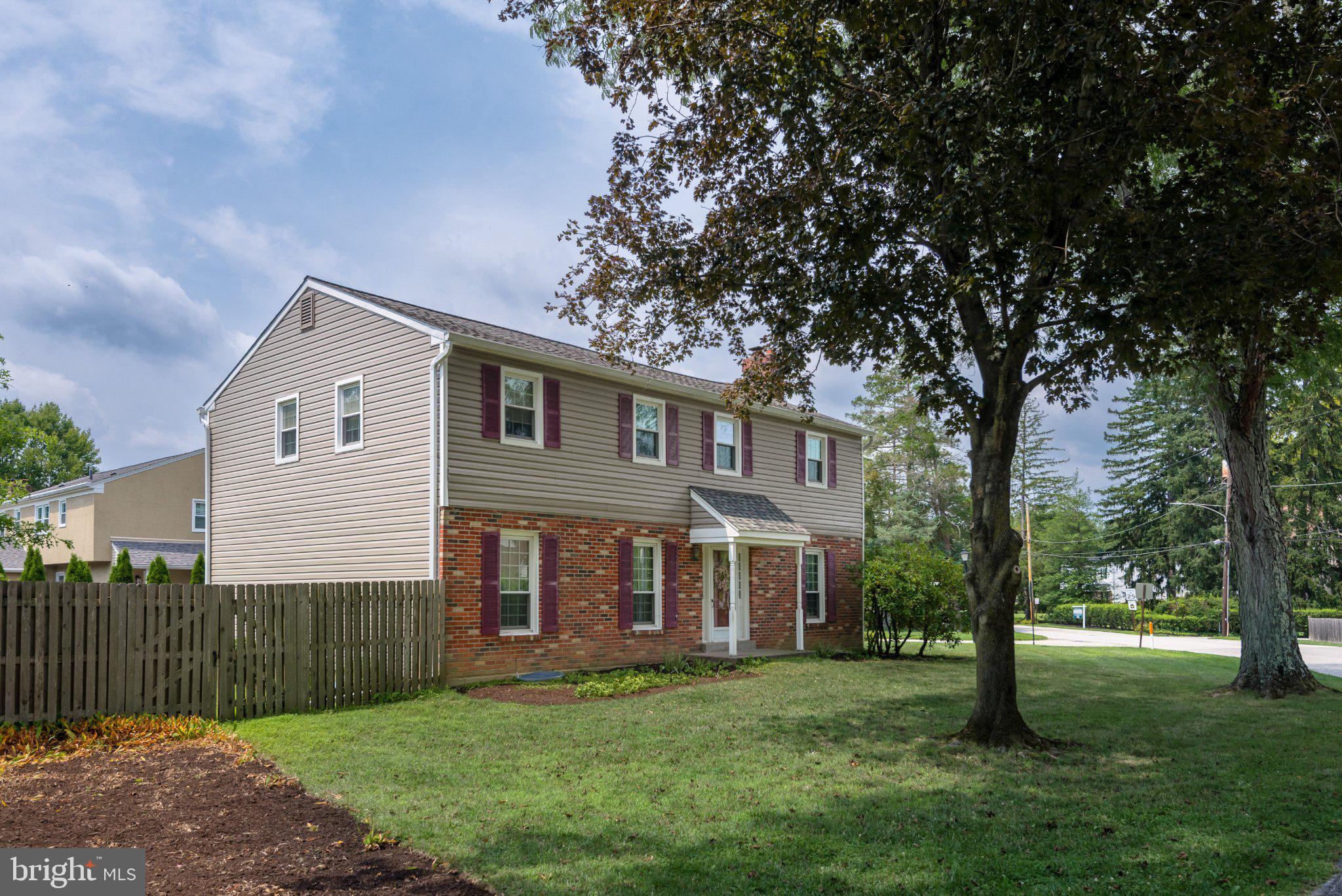 5 Grant Ln, Wayne, PA 19087