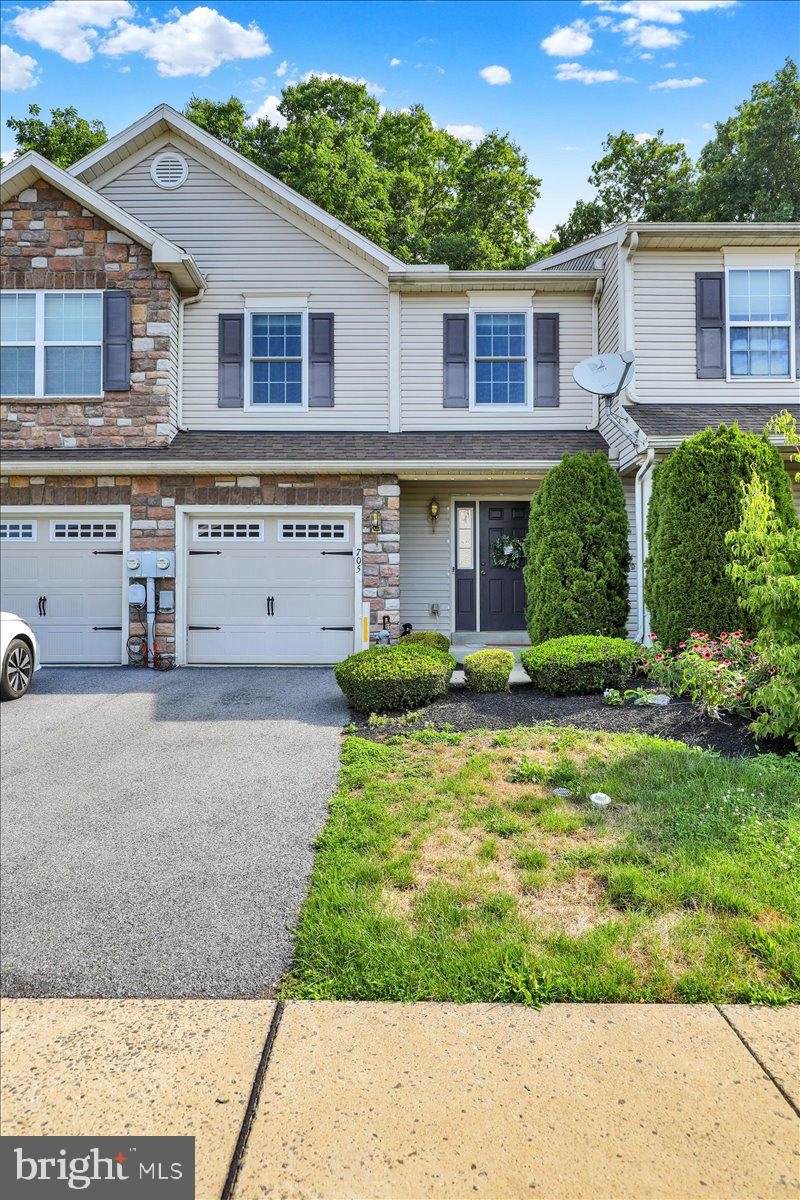 705 Caramist Cir, Sinking Spring, PA 19608 photo