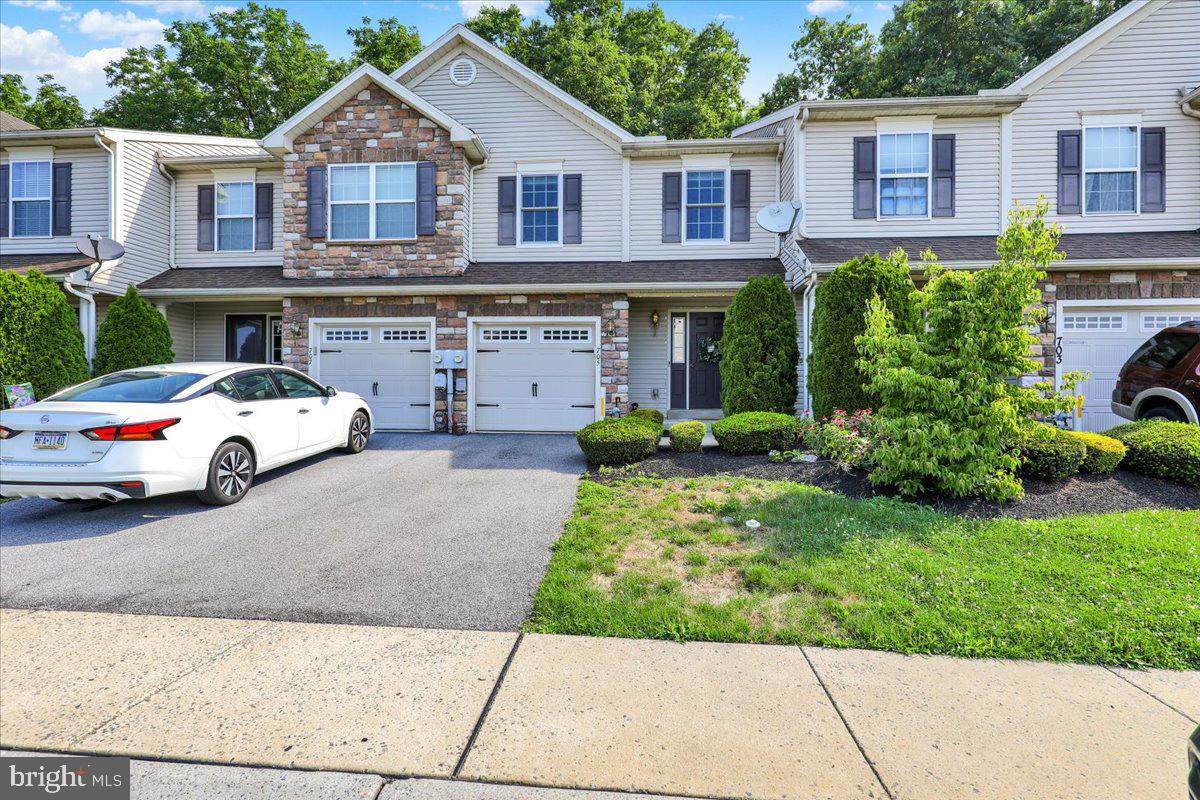 705 Caramist Cir, Sinking Spring, PA 19608 photo