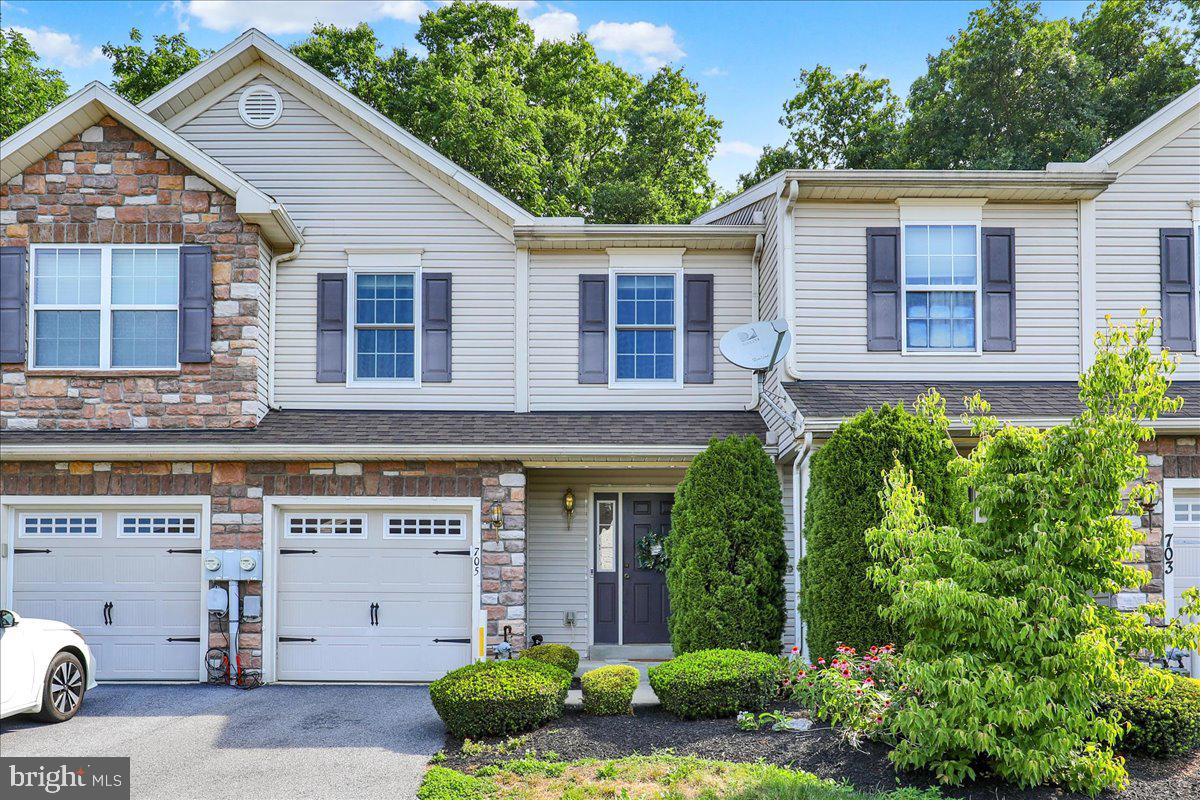 705 Caramist Cir, Sinking Spring, PA 19608