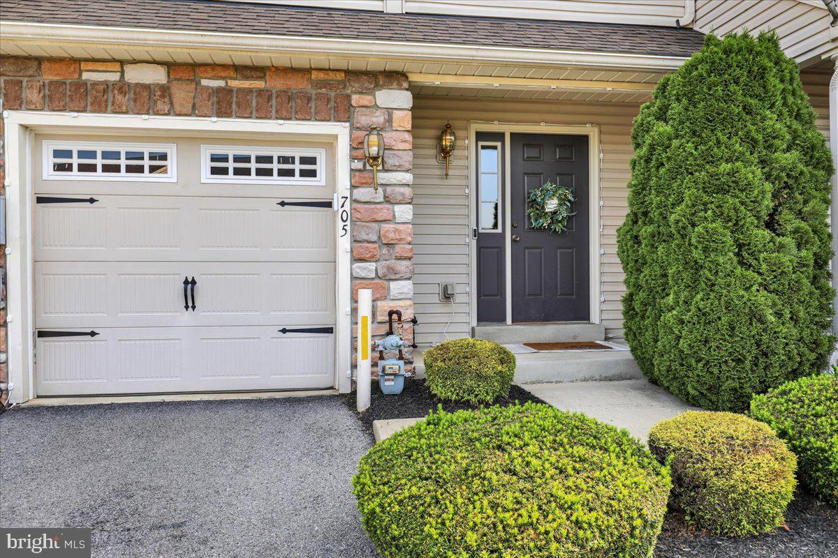 705 Caramist Cir, Sinking Spring, PA 19608 photo
