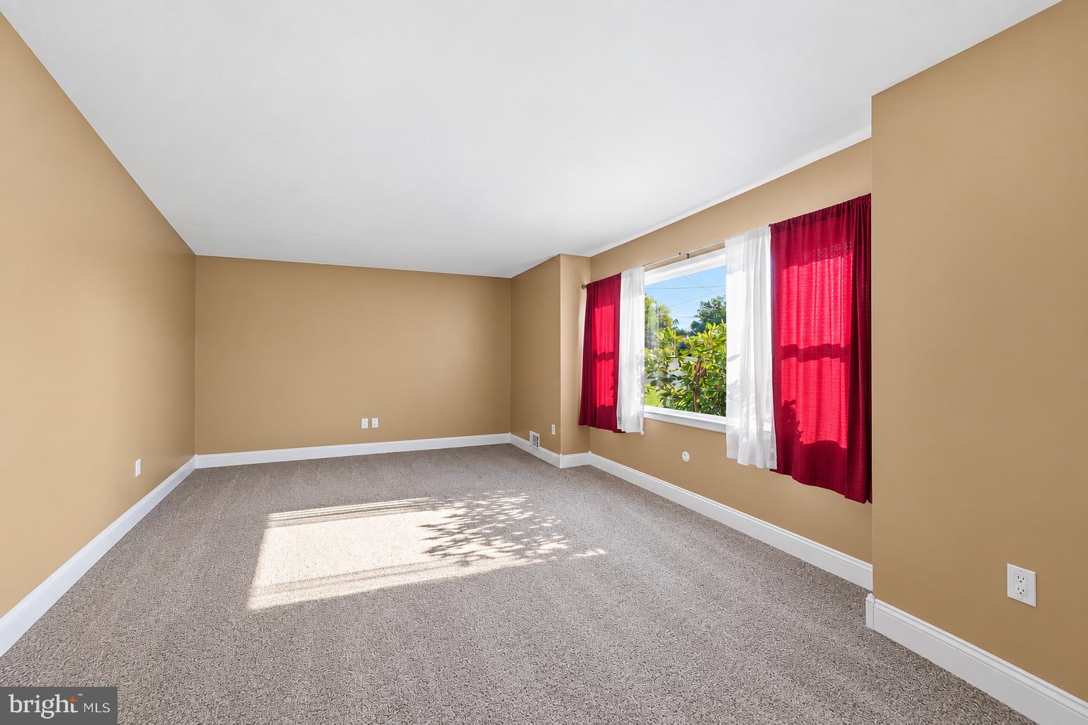 65 Nancy Ln, Ewing Twp, NJ 08638 photo