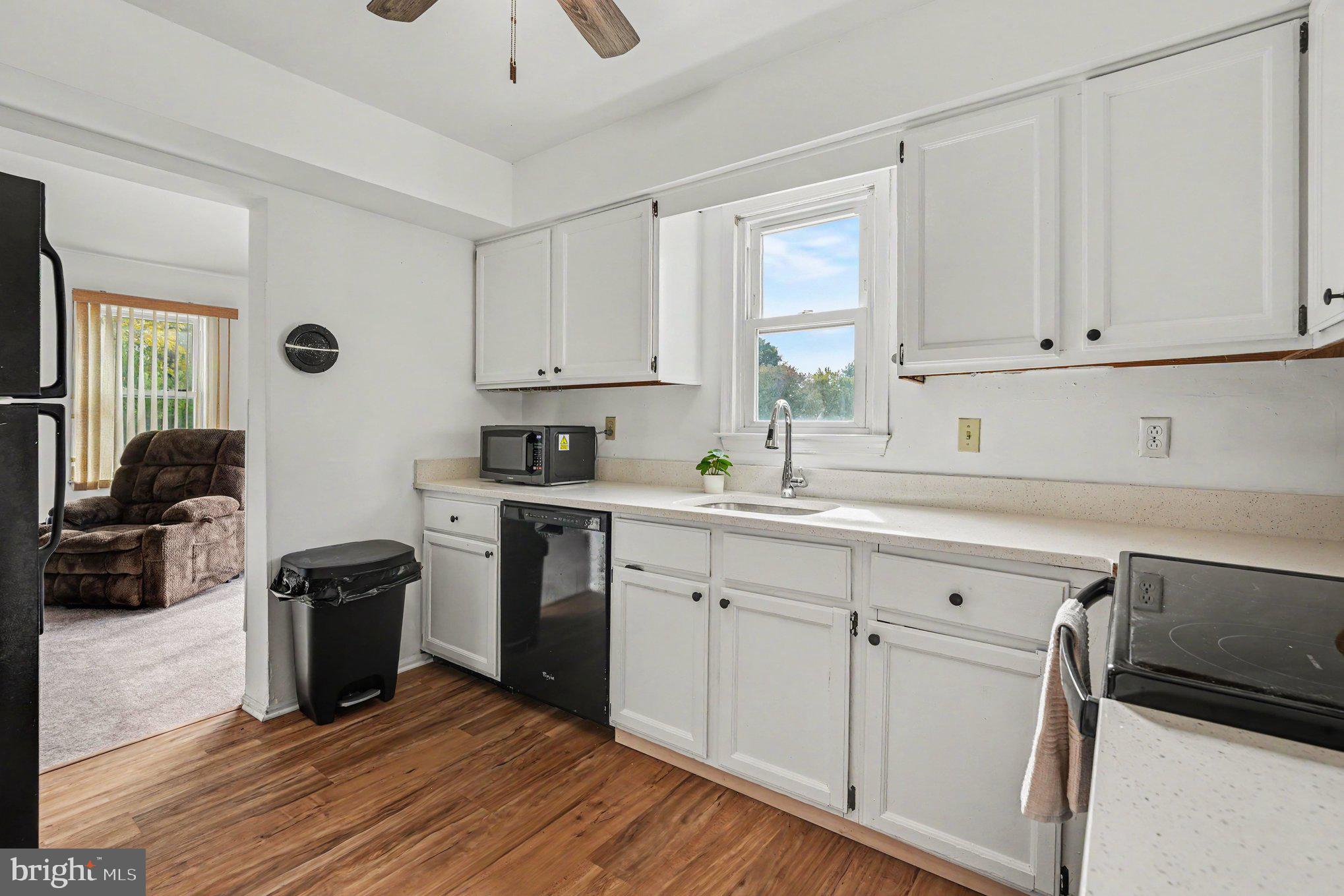308 Hampton Cir, Gilbertsville, PA 19525 photo