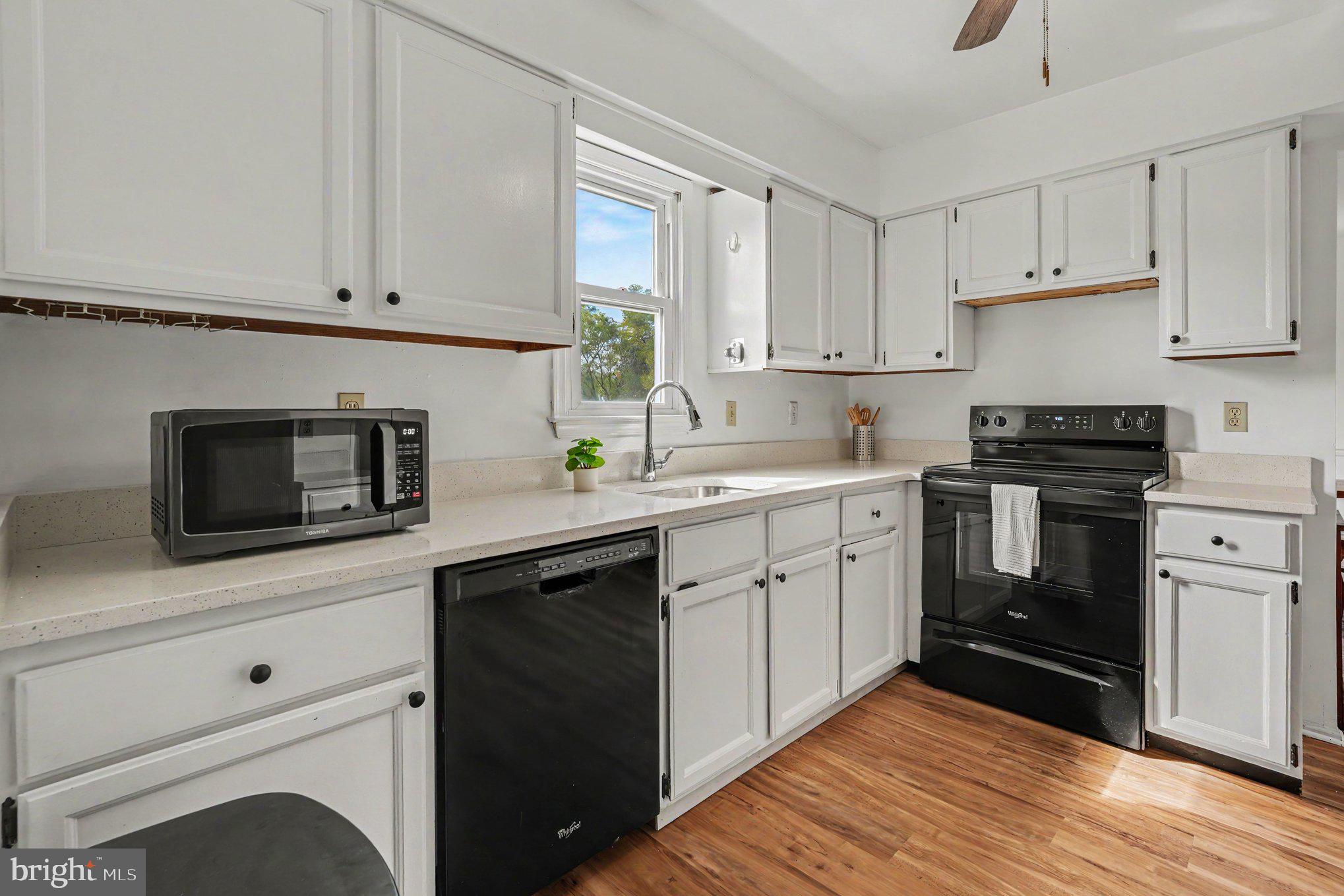 308 Hampton Cir, Gilbertsville, PA 19525 photo