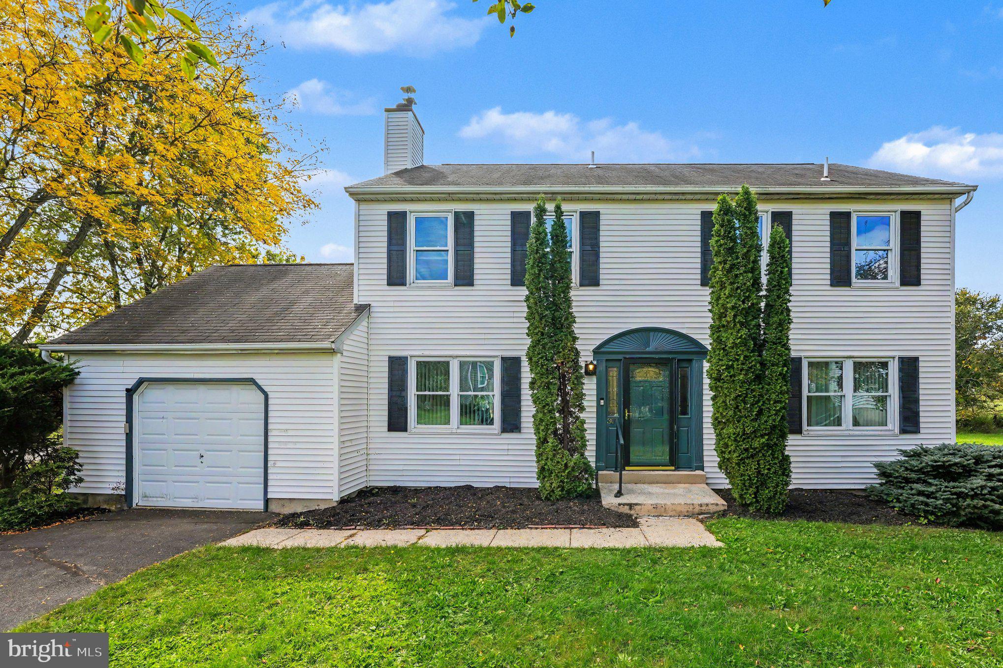308 Hampton Cir, Gilbertsville, PA 19525 photo