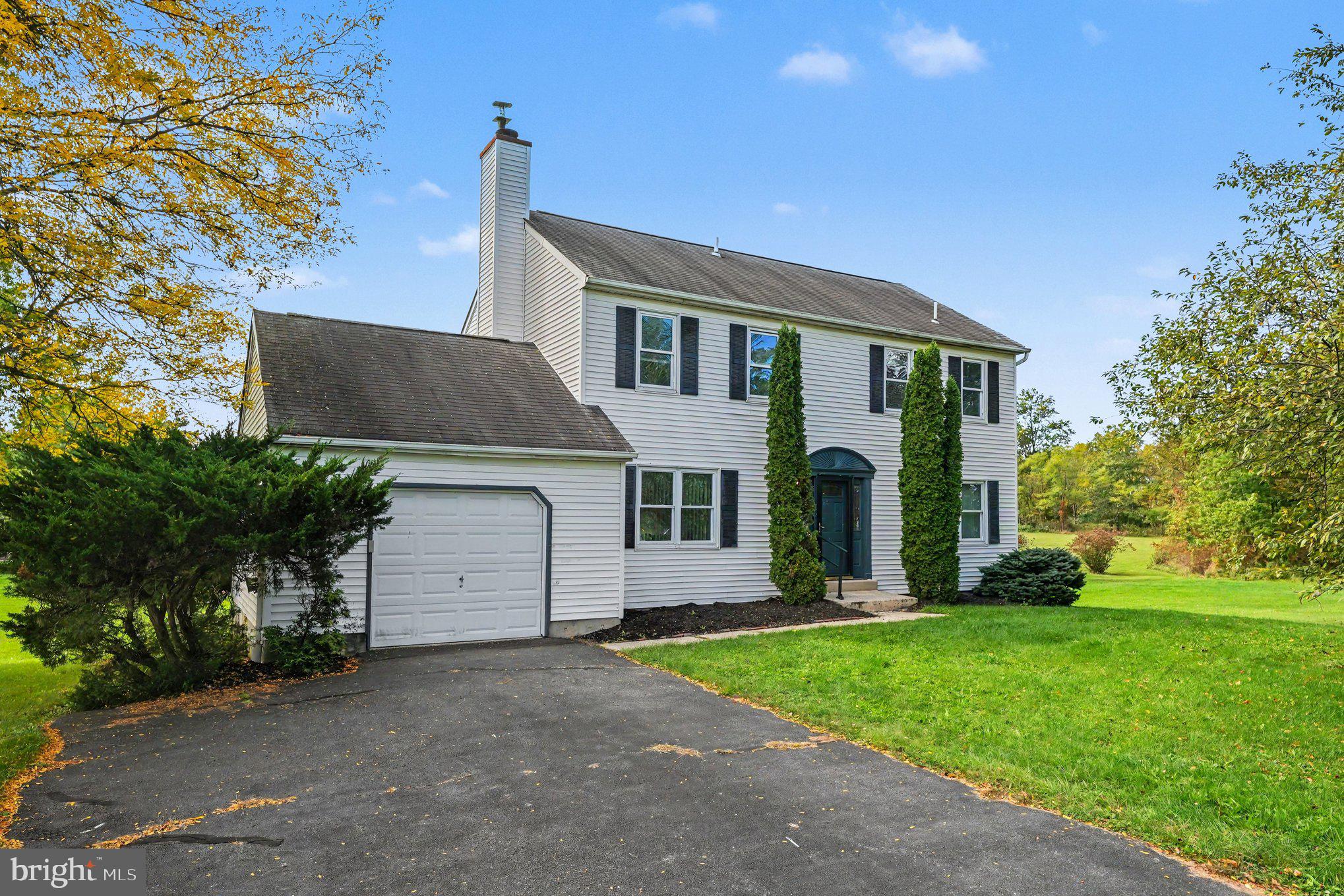 308 Hampton Cir, Gilbertsville, PA 19525