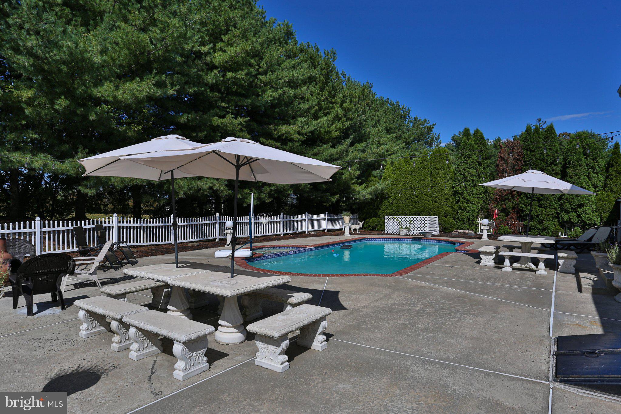 1100 Longwood Dr, Quakertown, PA 18951 photo
