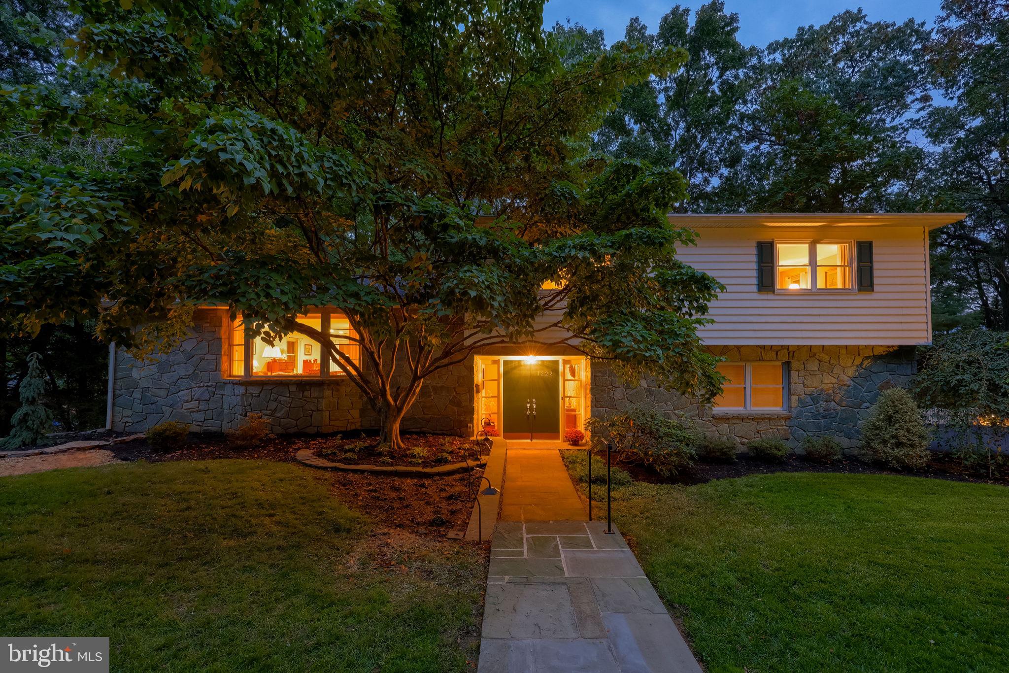 1222 Hillcrest Rd, Akron, PA 17501