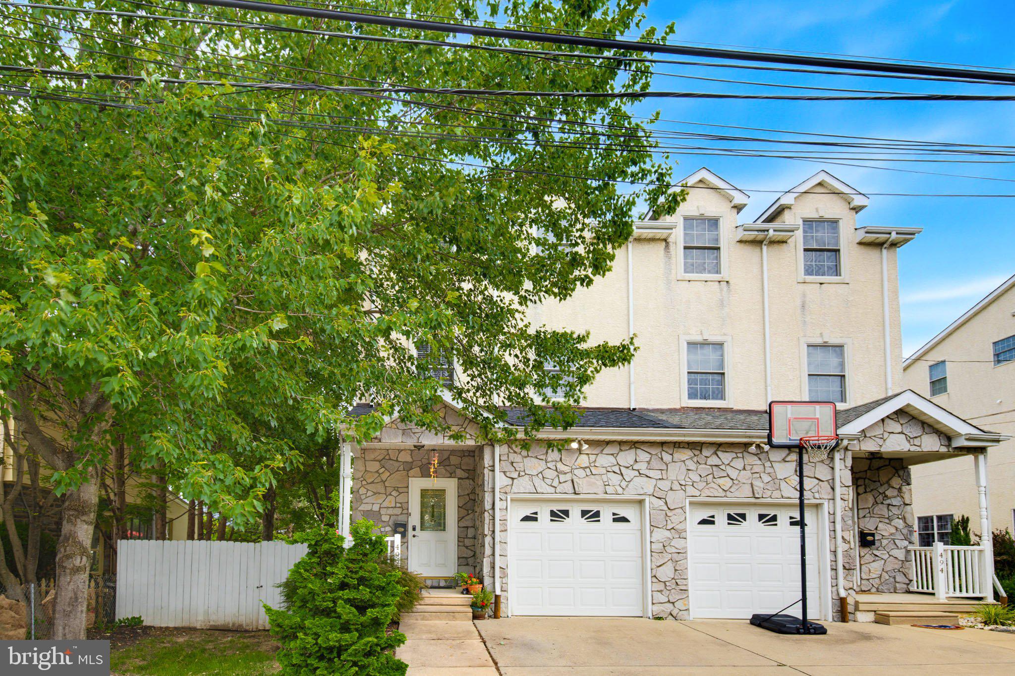 492 Harmon Rd, Philadelphia, PA 19128