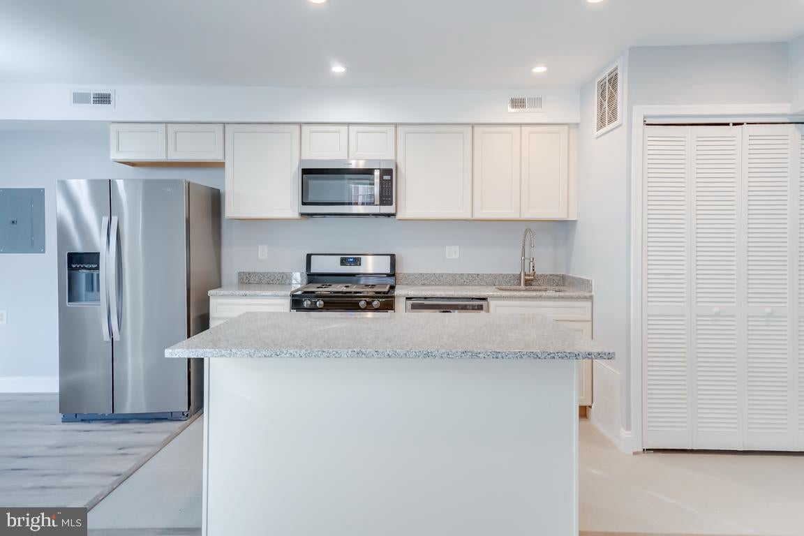 537 Newcomb St, Washington, DC 20032 photo