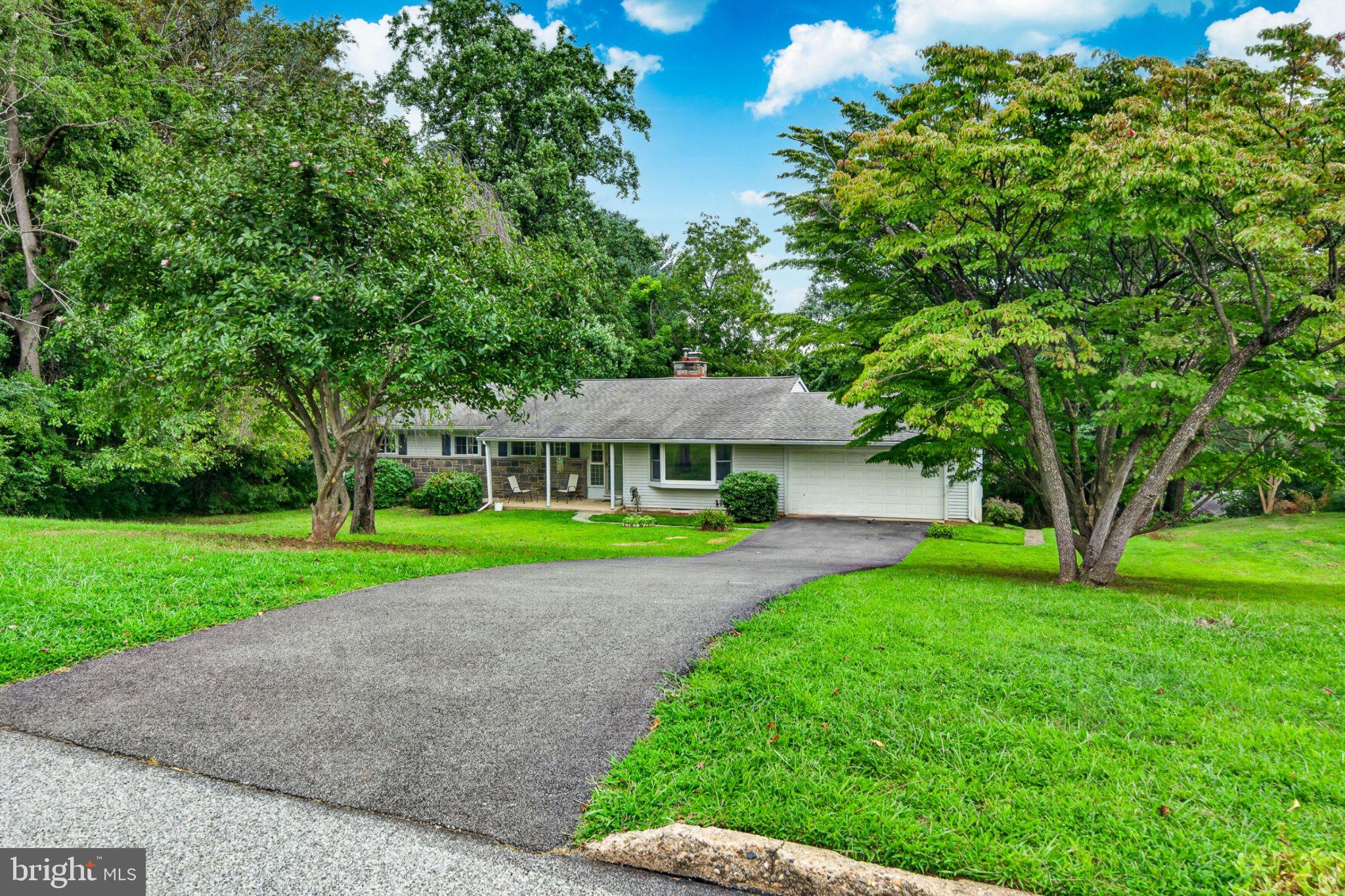 905 Ridley Creek Dr, Media, PA 19063