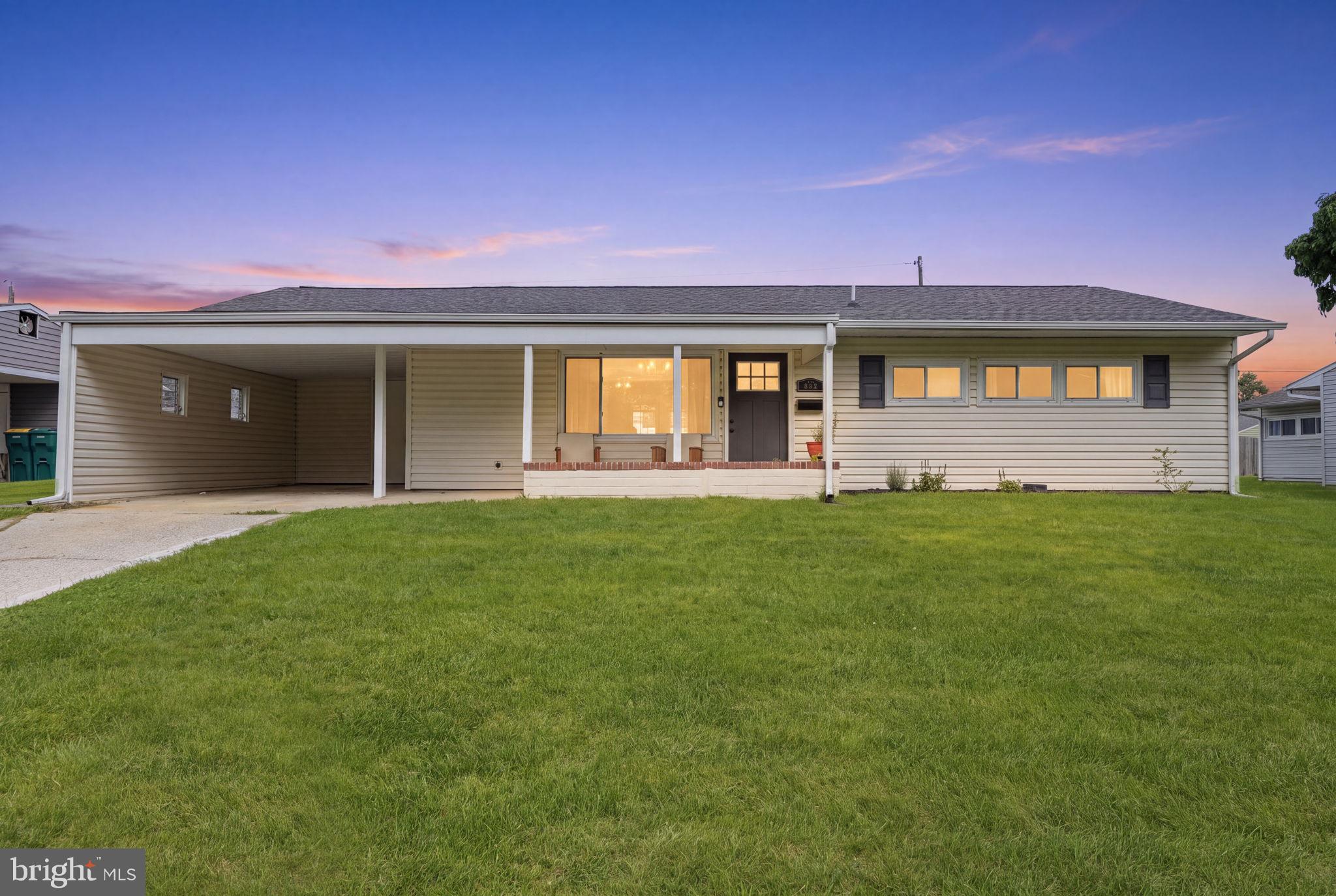368 Lakeside Dr, Levittown, PA 19054