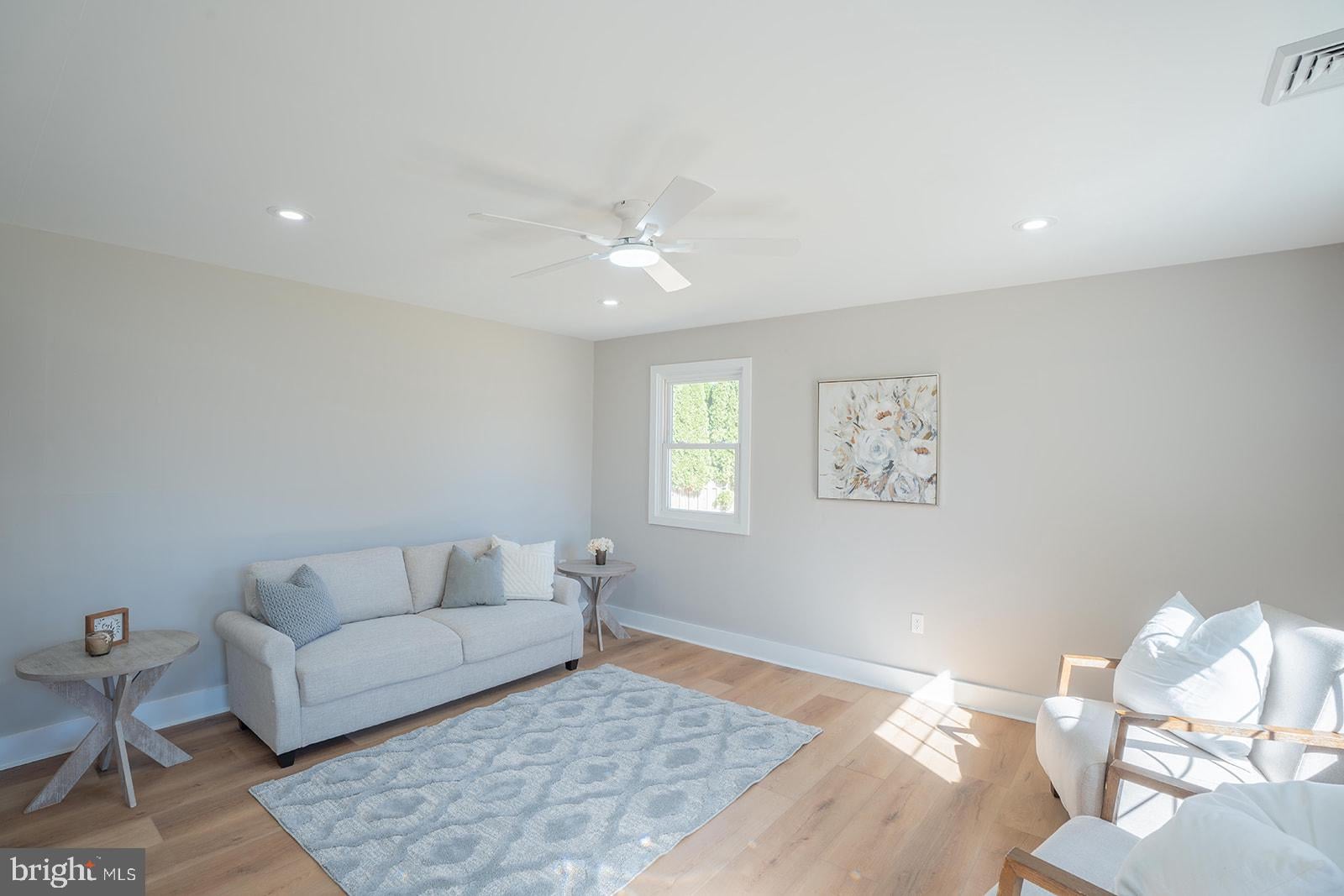 4 Mccarthy Ave, Langhorne, PA 19047 photo
