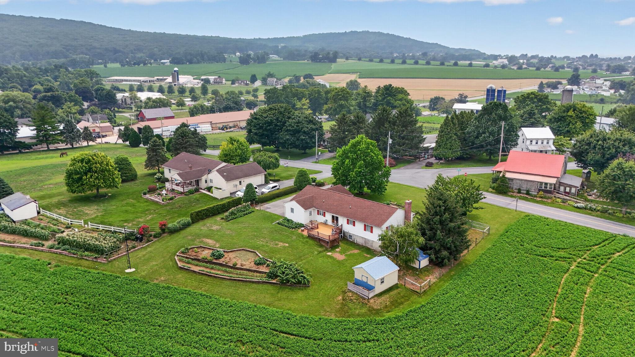 241 Fetterville Rd, East Earl, PA 17519 photo