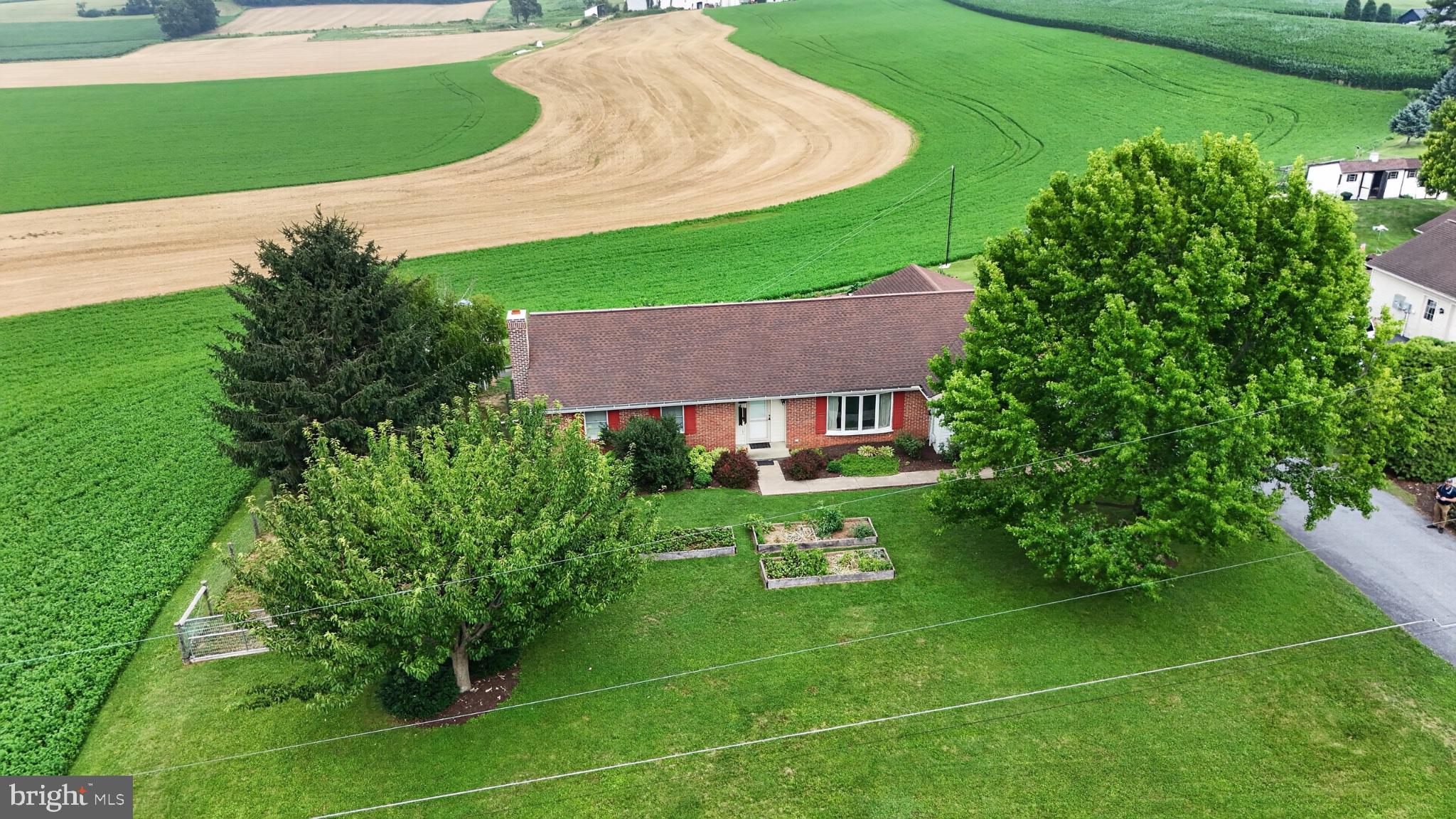 241 Fetterville Rd, East Earl, PA 17519 photo