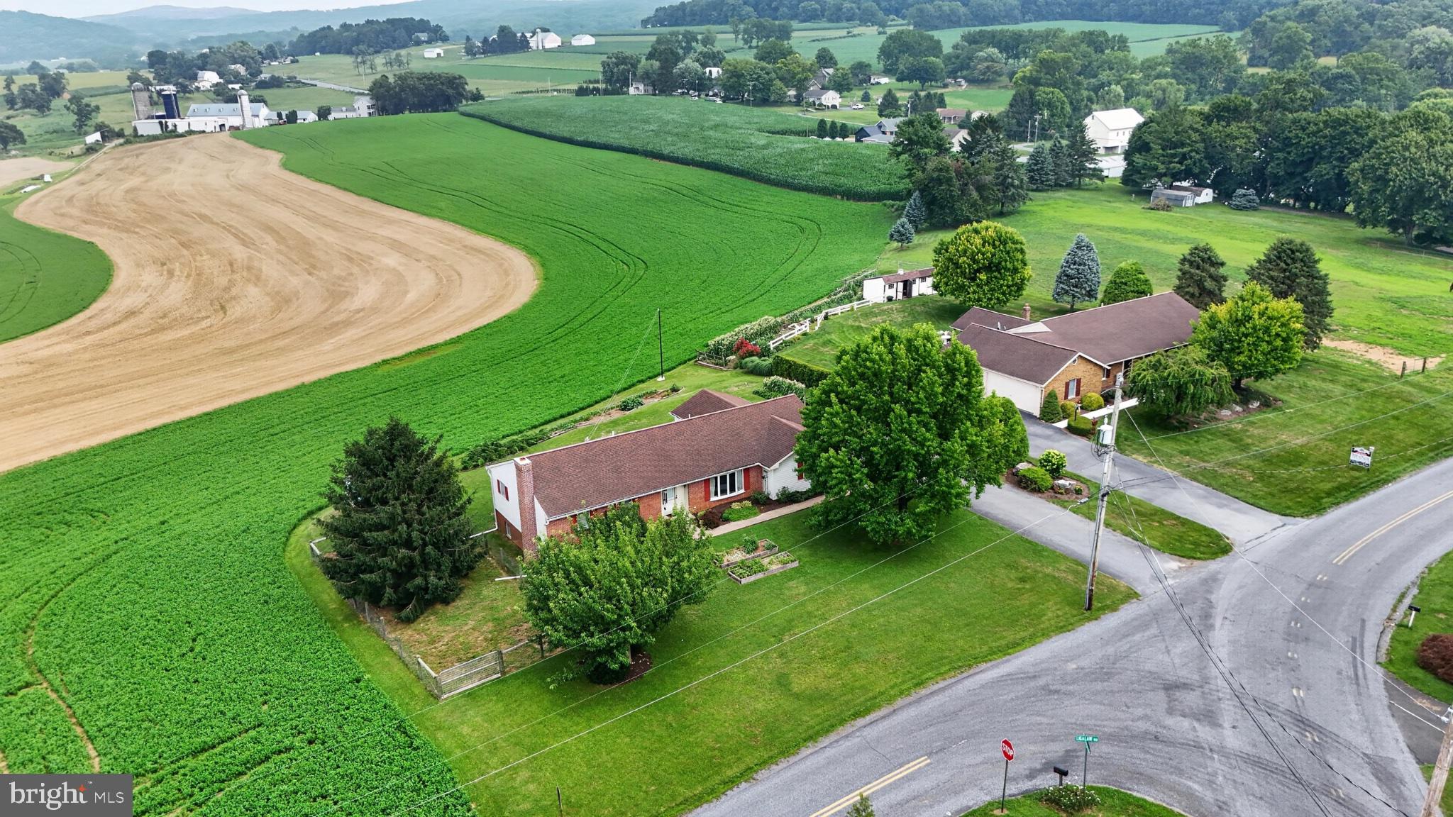 241 Fetterville Rd, East Earl, PA 17519 photo