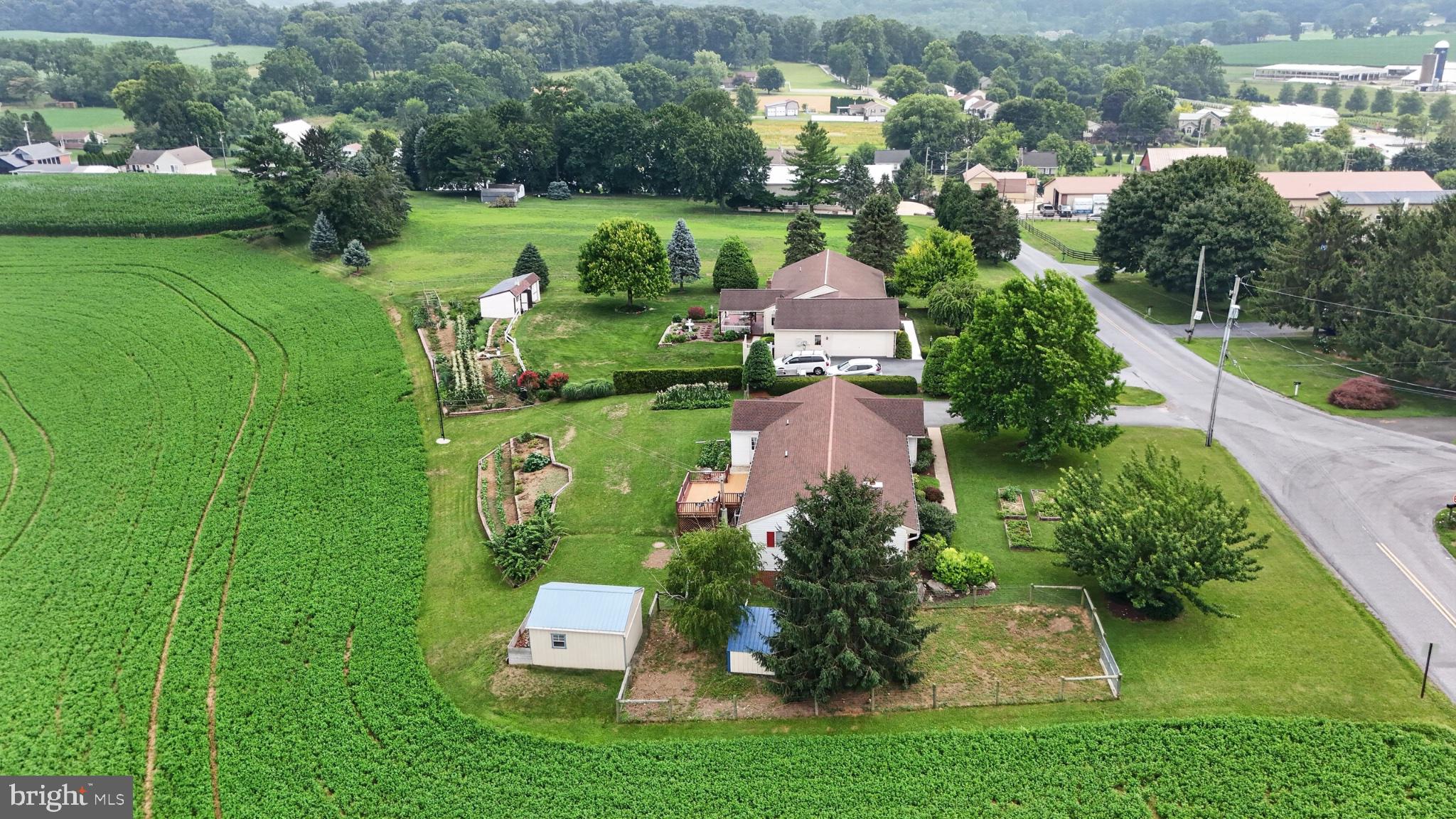 241 Fetterville Rd, East Earl, PA 17519 photo