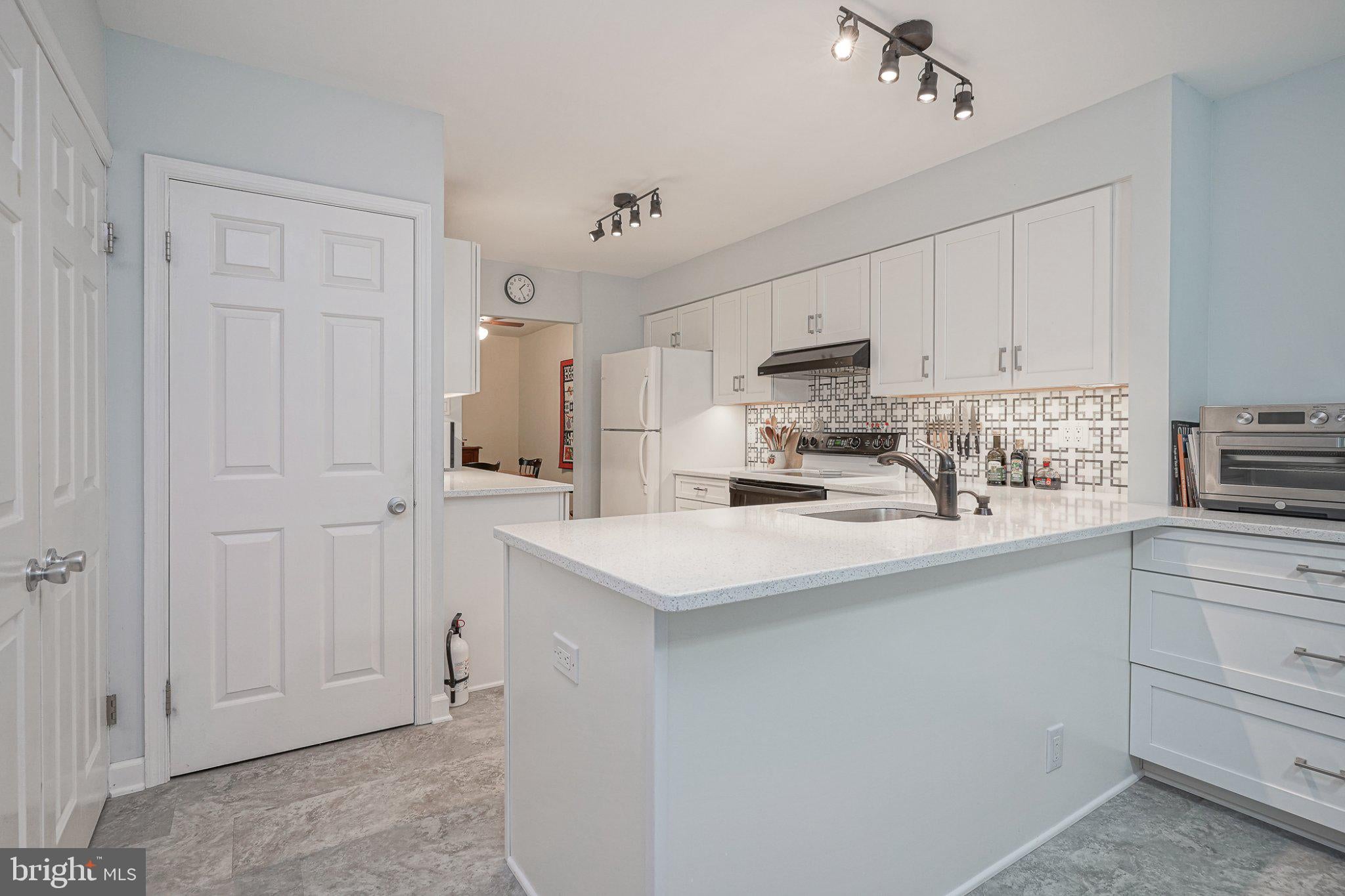 13 Buckthorn Ct, Woodbury, NJ 08096 photo