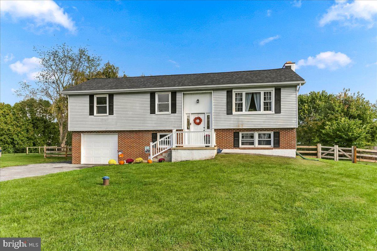 15 Parker Dr, Christiana, PA 17509