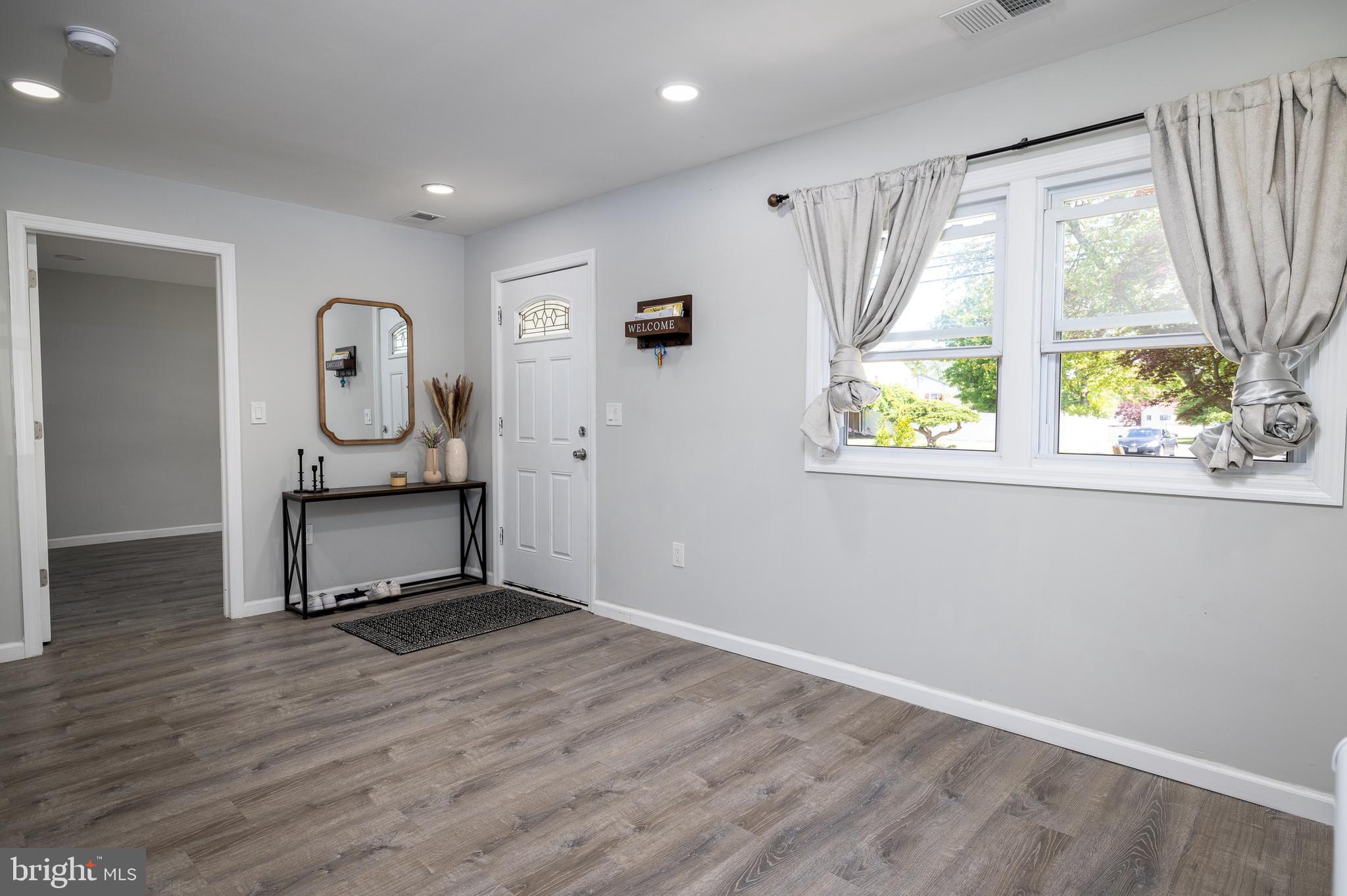 21 Dixmont Ave, Trenton, NJ 08618 photo