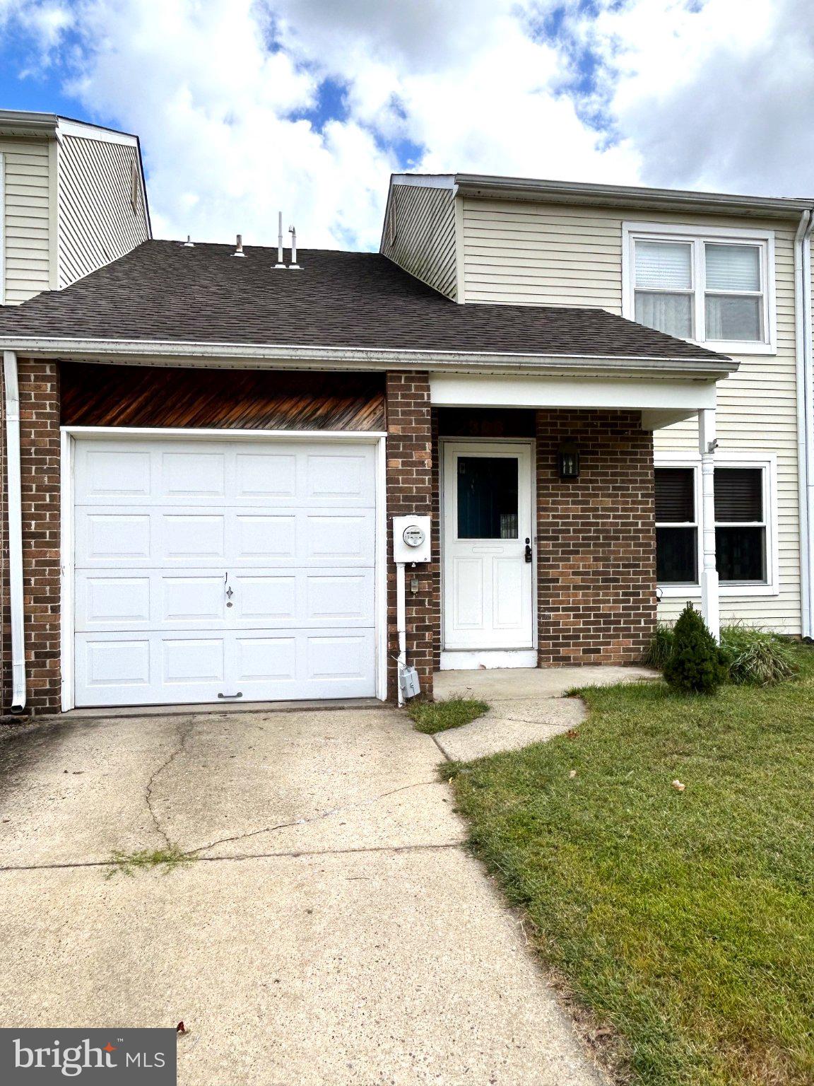 306 Foxwood Ln, Marlton, NJ 08053