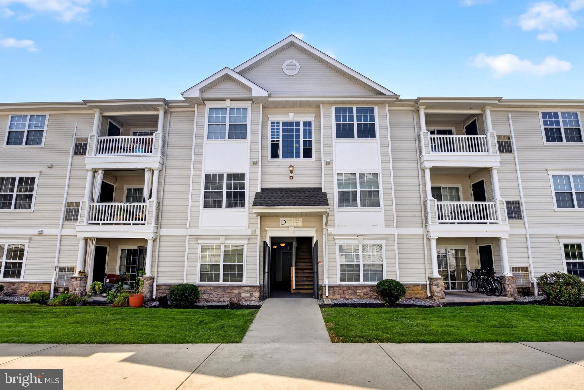 108 Lionheart Ln, West Deptford, NJ 08086