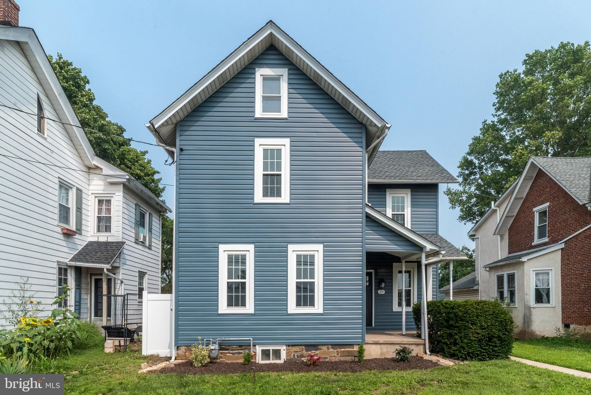 39 S 9th St, Quakertown, PA 18951 photo