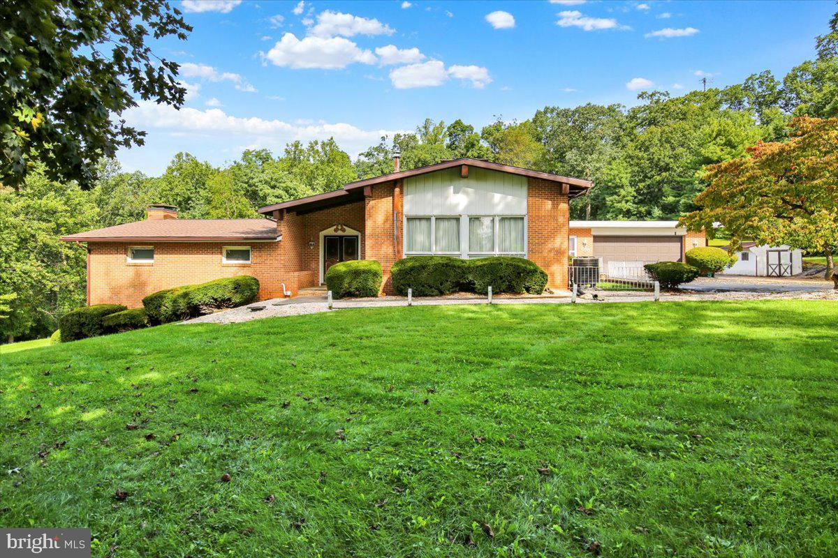 185 Ridge Rd, Reinholds, PA 17569