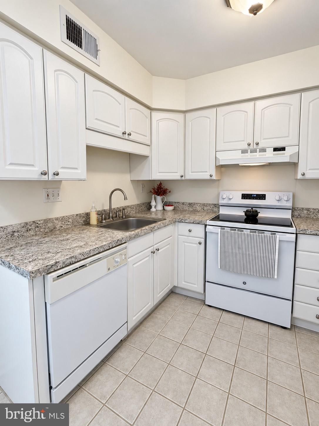 5765 Corsair Ct, Bensalem, PA 19020 photo