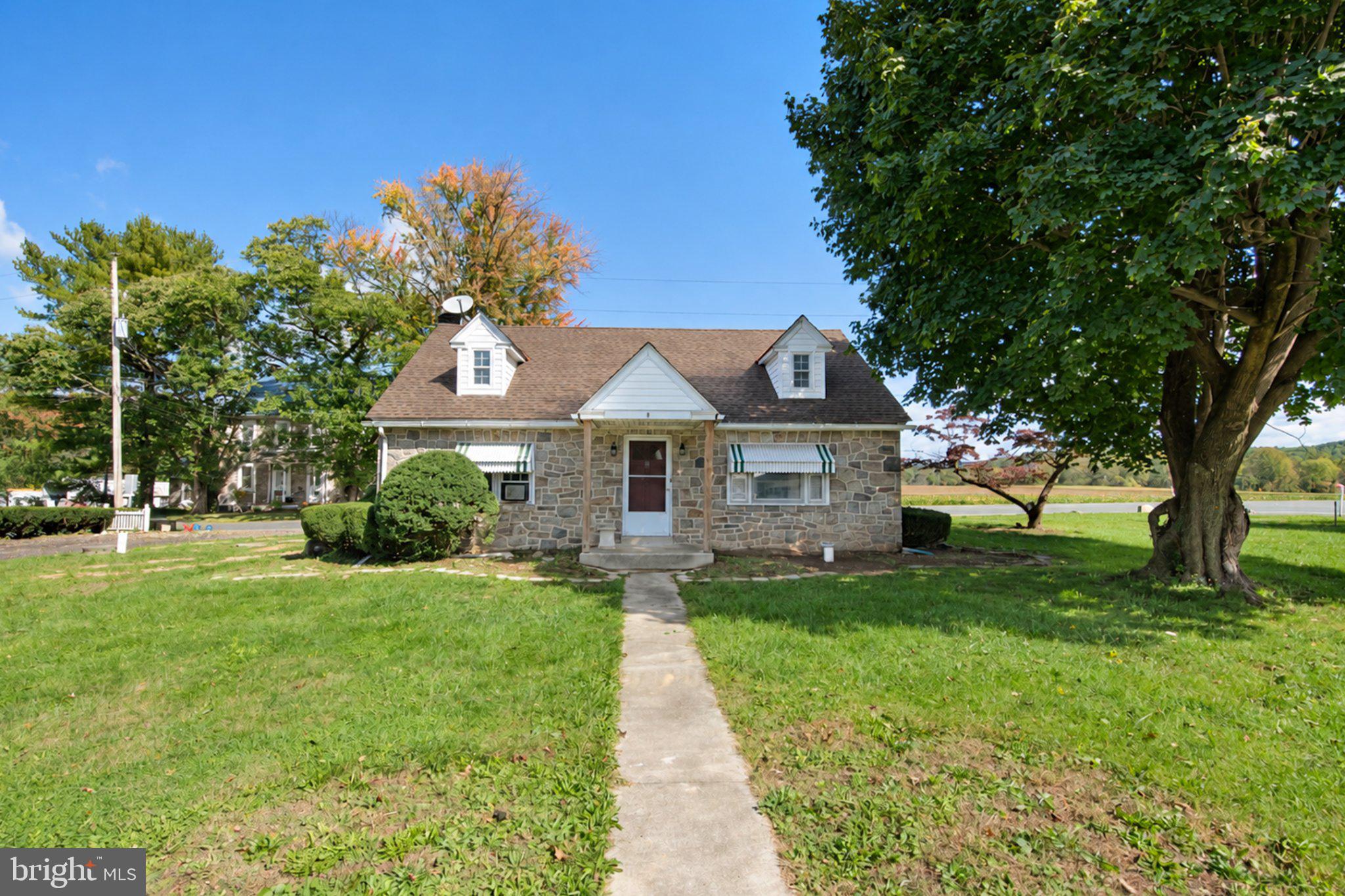 10 Hoch Rd, Oley, PA 19547