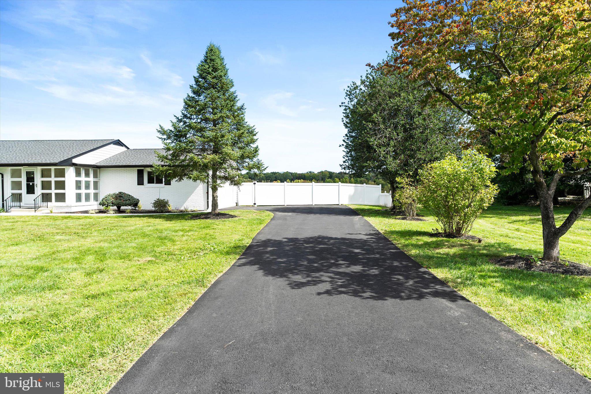 190 Robbins Edinburg Rd, Robbinsville, NJ 08691 photo